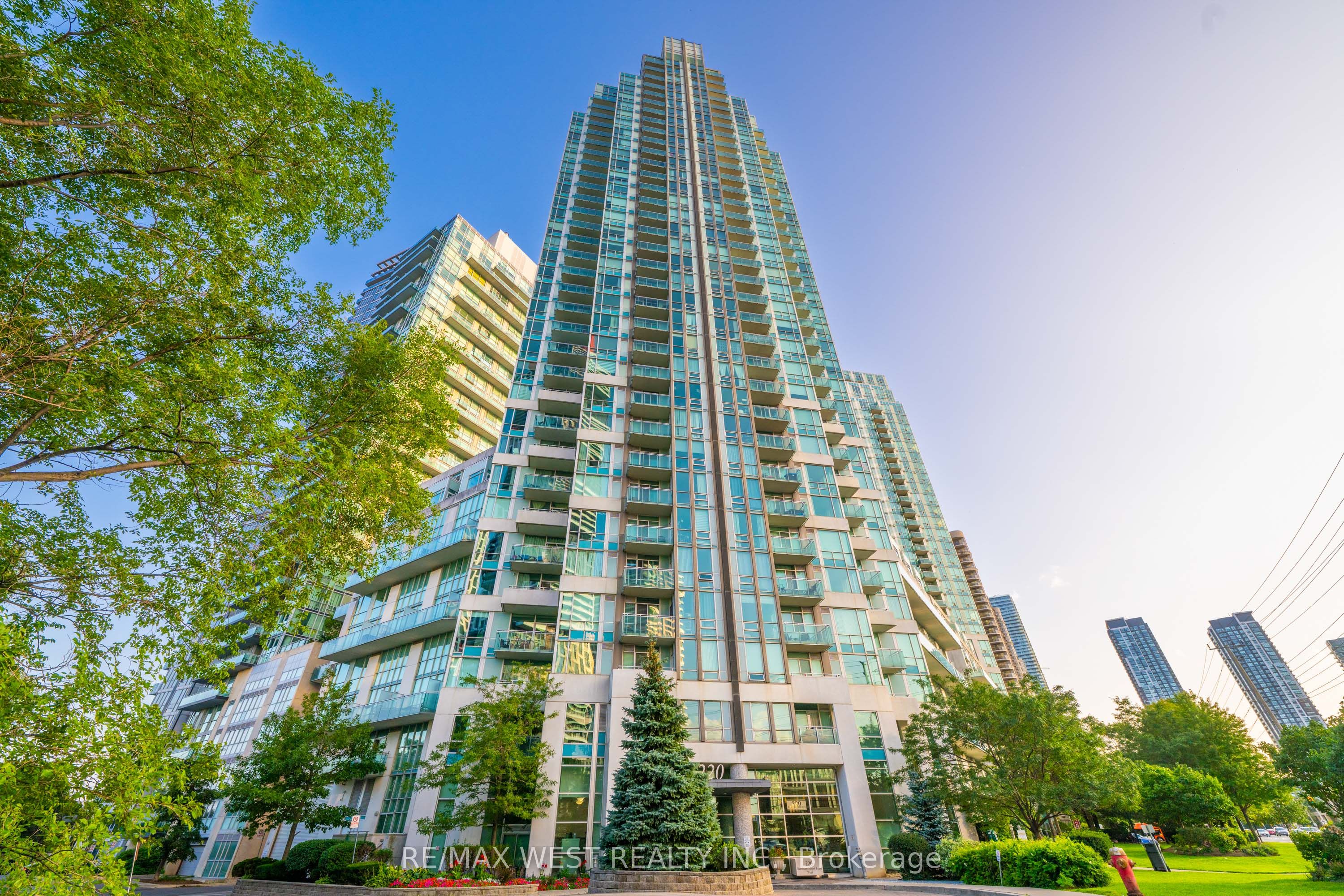220 Burnhamthorpe Road W 1710, Mississauga, ON L5B 4N4 photo 2