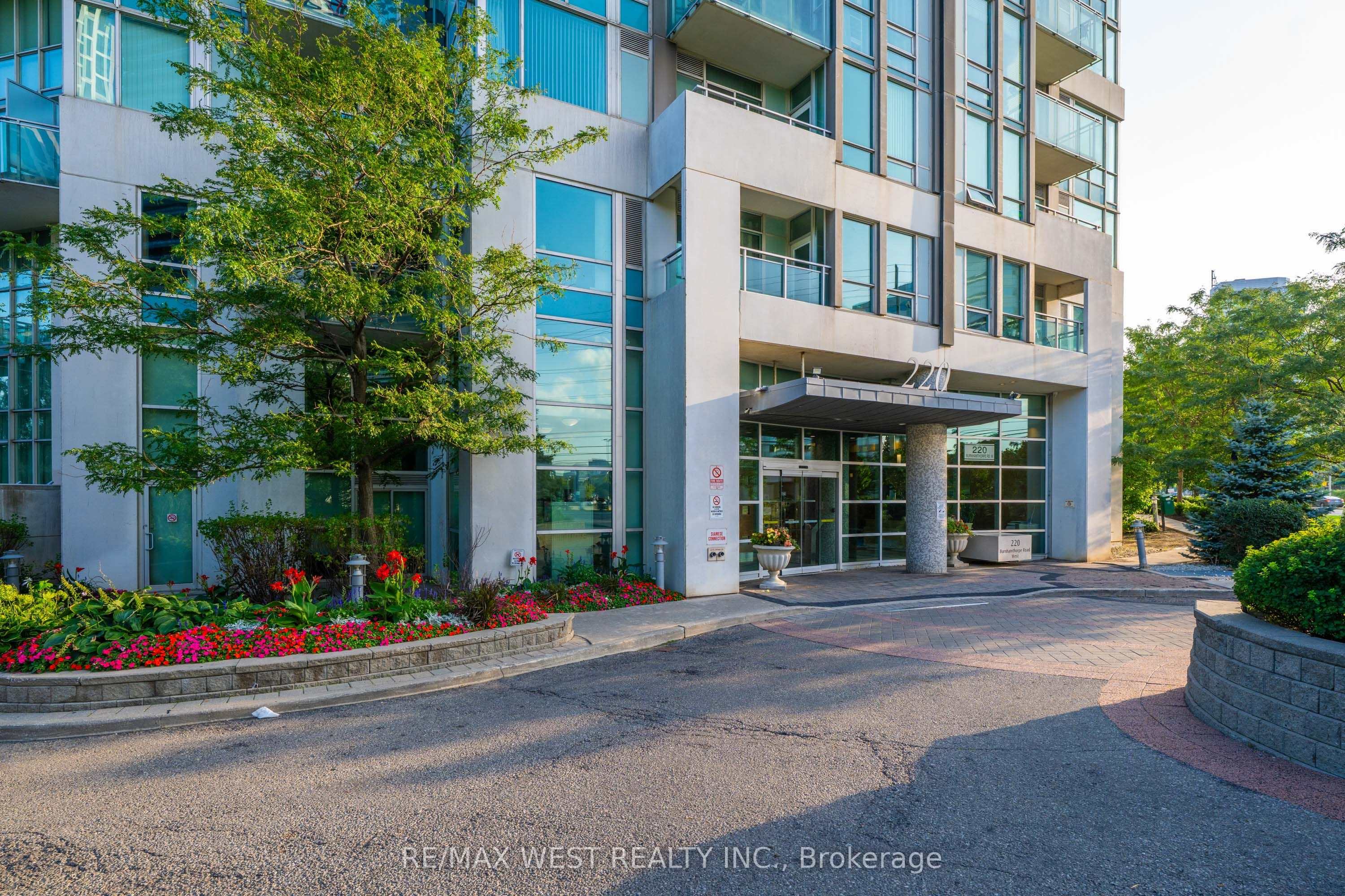 220 Burnhamthorpe Road W 1710, Mississauga, ON L5B 4N4 photo 4