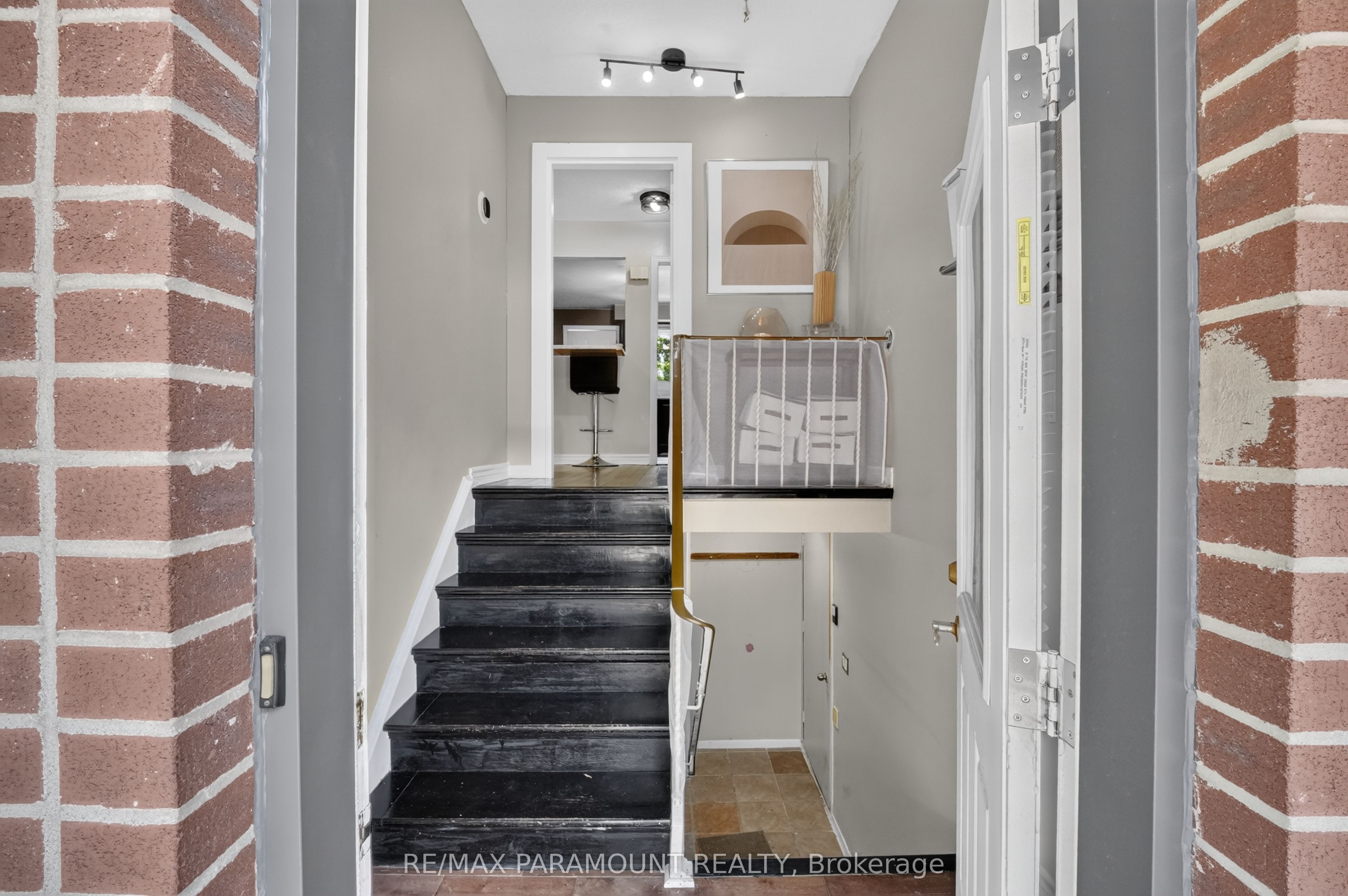 226 Rutherford Road N, Brampton, ON L6V 2X8 photo 5