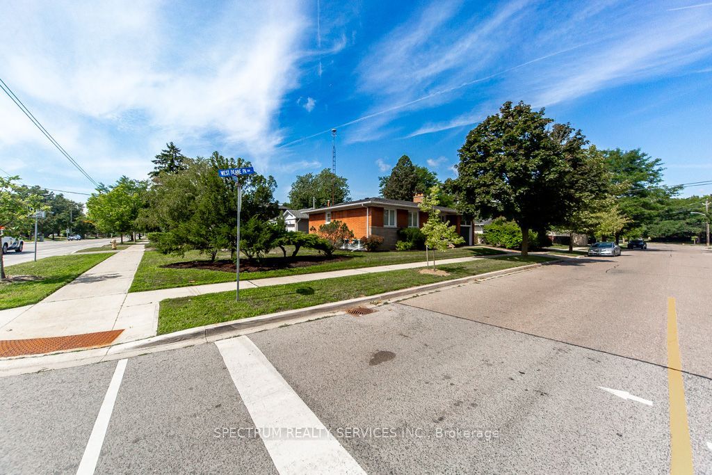 131 West Deane Park Drive, Toronto, ON M9B 2S6 photo 2