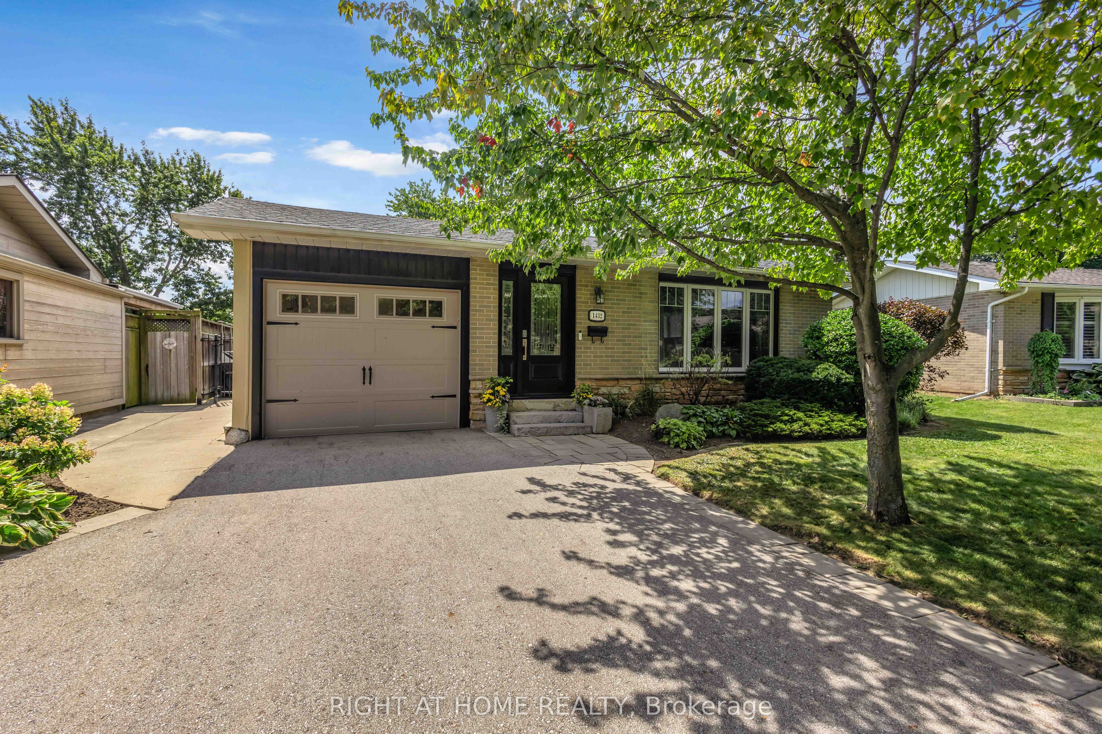 1432 Dewbourne Crescent, Burlington, ON L7M 1E7