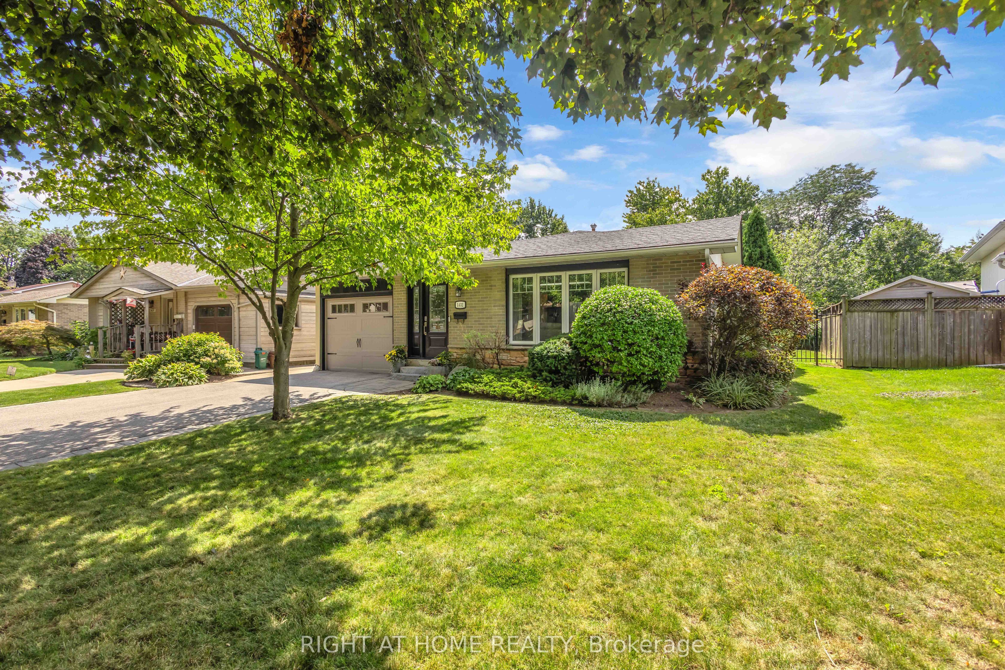 1432 Dewbourne Crescent, Burlington, ON L7M 1E7 photo 2