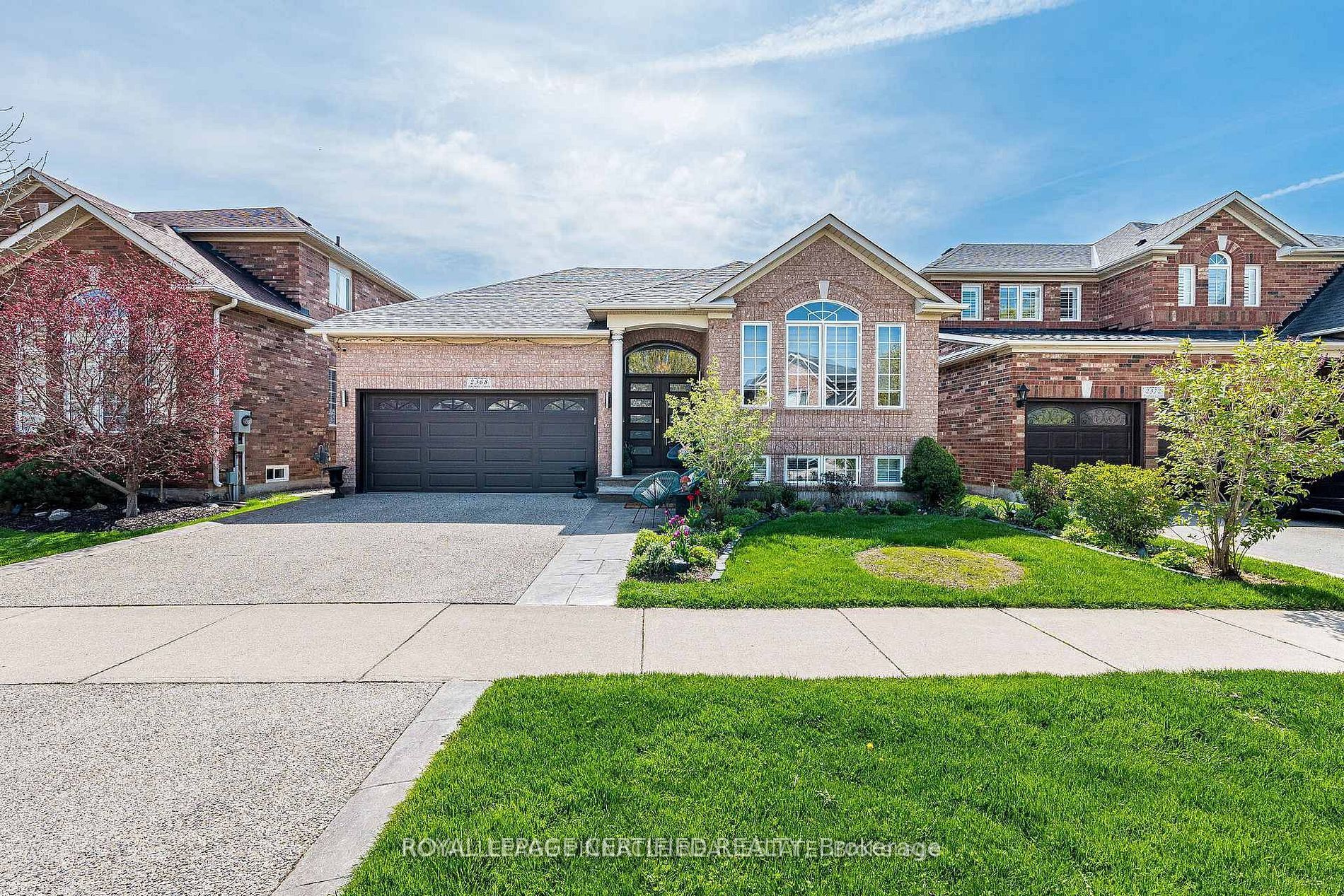2368 Foxhole Circle, Oakville, ON L6M 4X4 photo 2