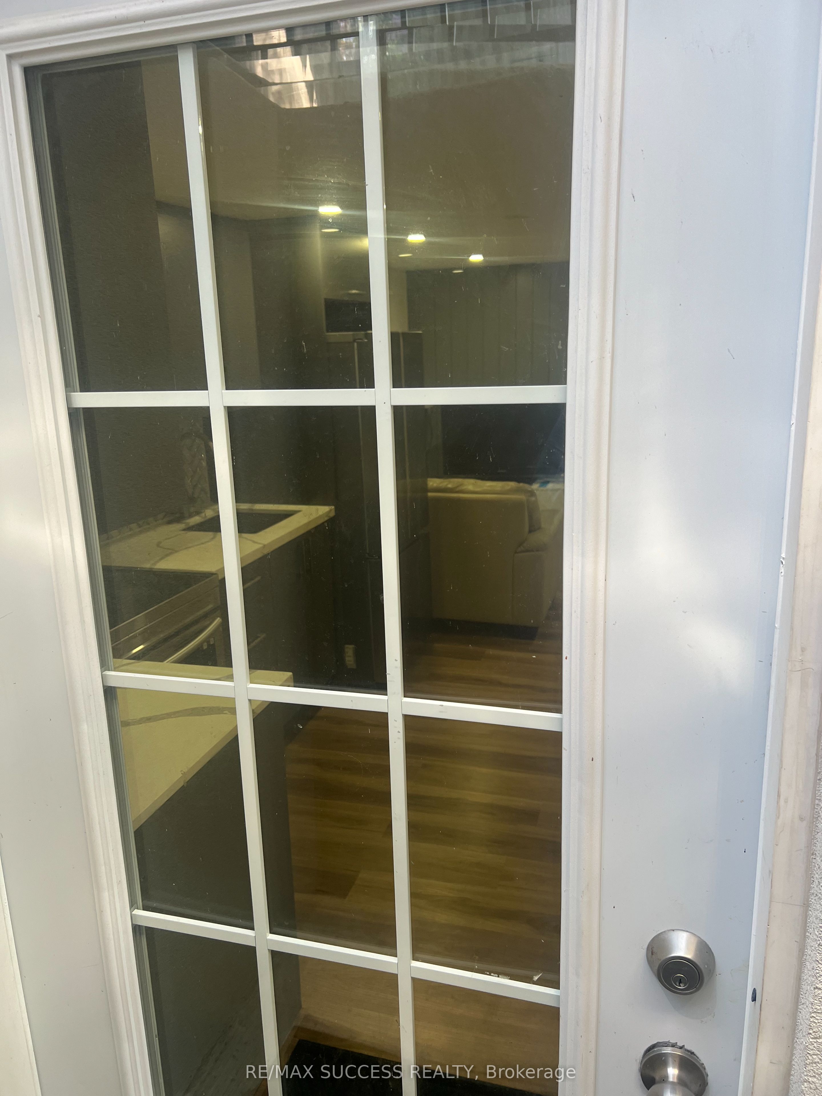 583 Tedwyn Drive Basement, Mississauga, ON L5A 1K1 photo 3
