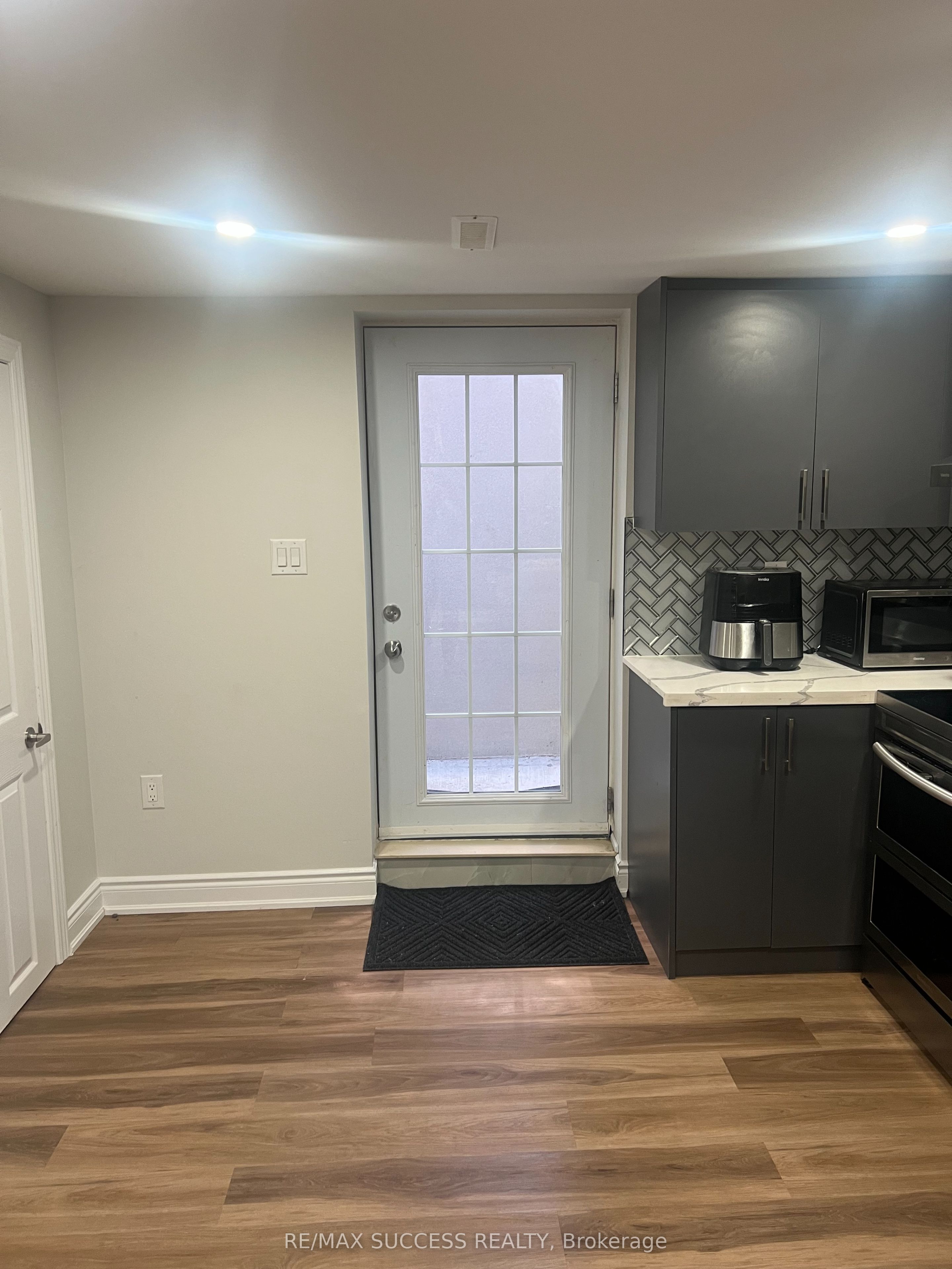 583 Tedwyn Drive Basement, Mississauga, ON L5A 1K1 photo 4