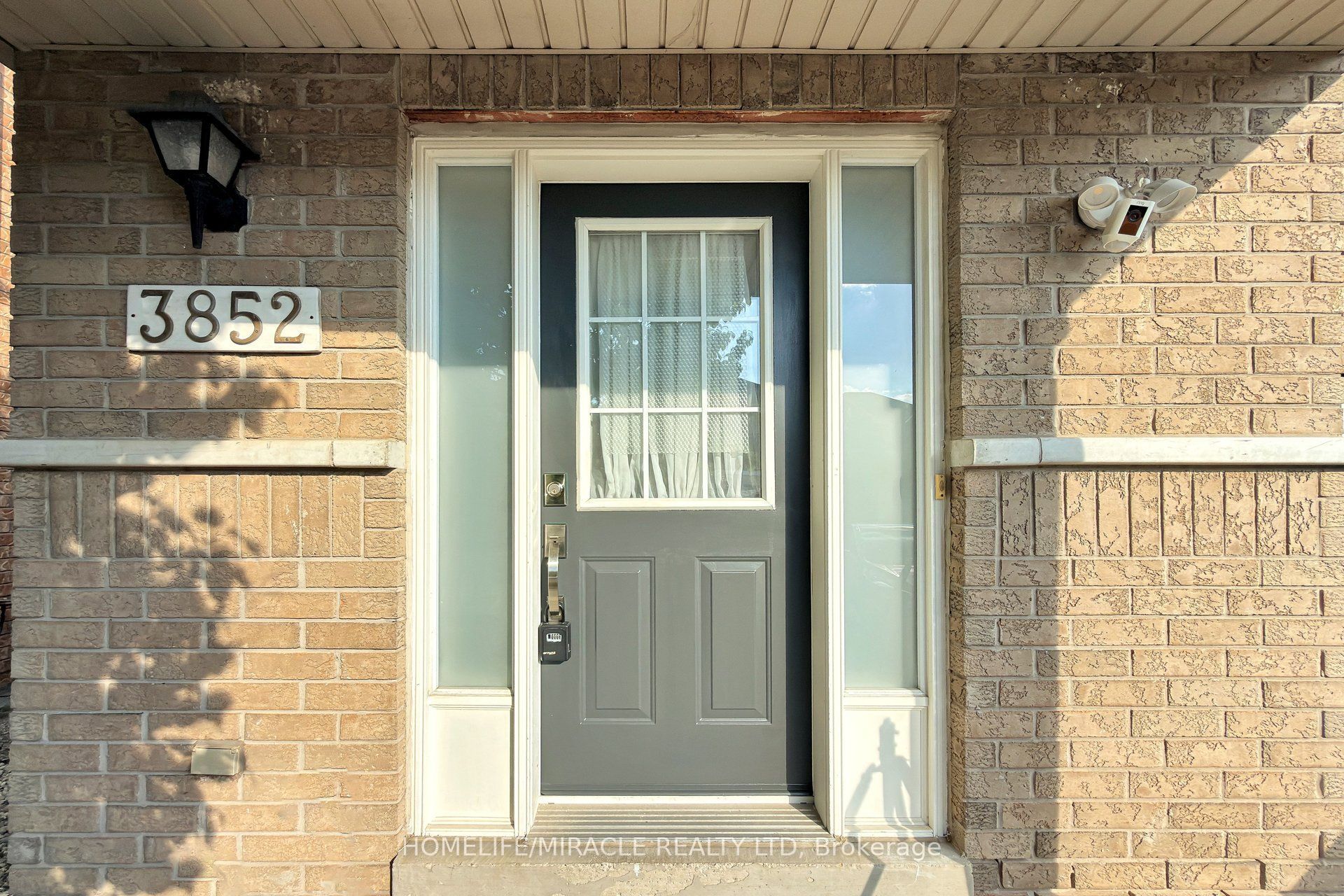 3852 Brinwood Gate, Mississauga, ON L5M 7H2 photo 2
