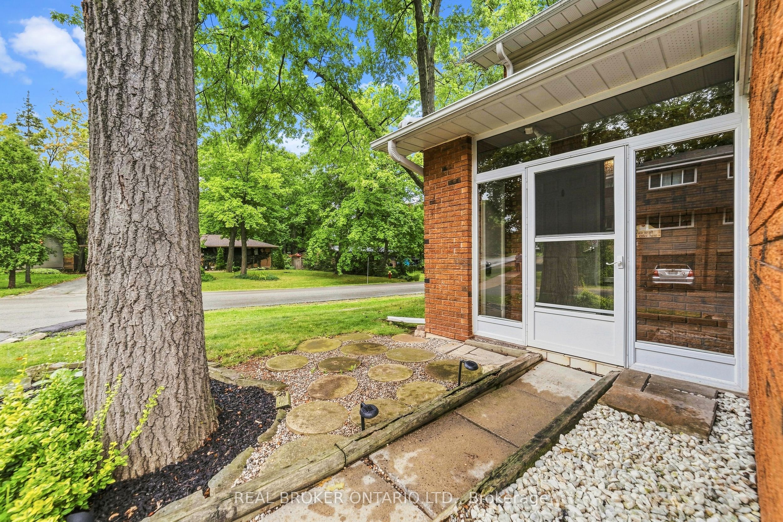1270 Gainsborough Drive 61, Oakville, ON L6H 2L2 photo 3