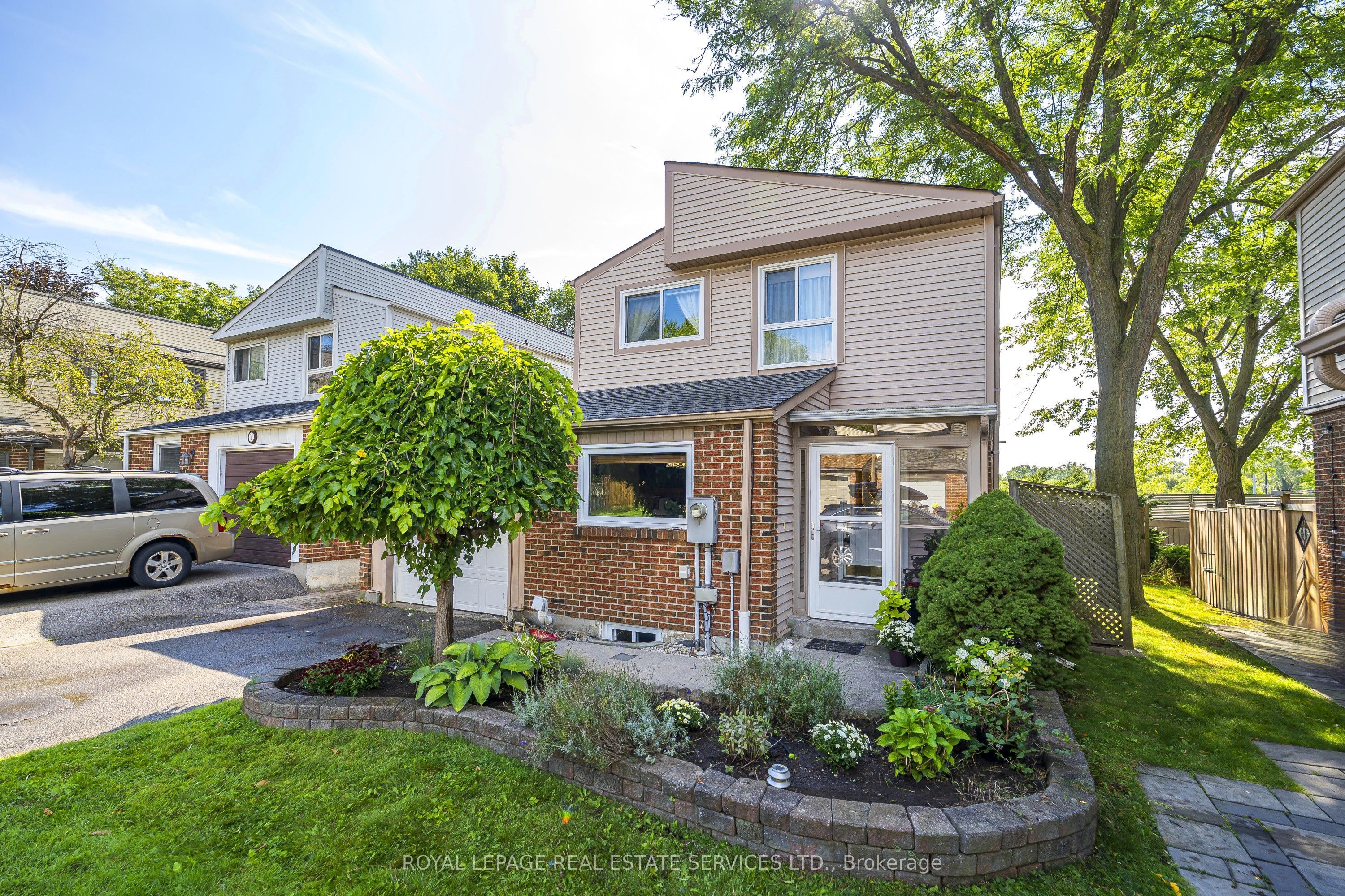 336 Queen Street S 3, Mississauga, ON L5M 1M2