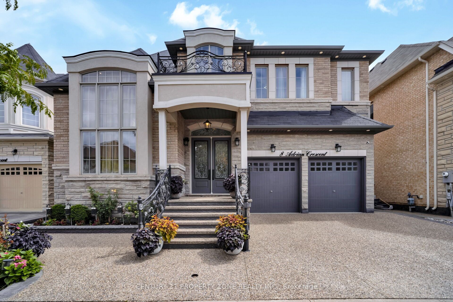 8 Adrian Crescent, Brampton, ON L6X 5M6 photo 2