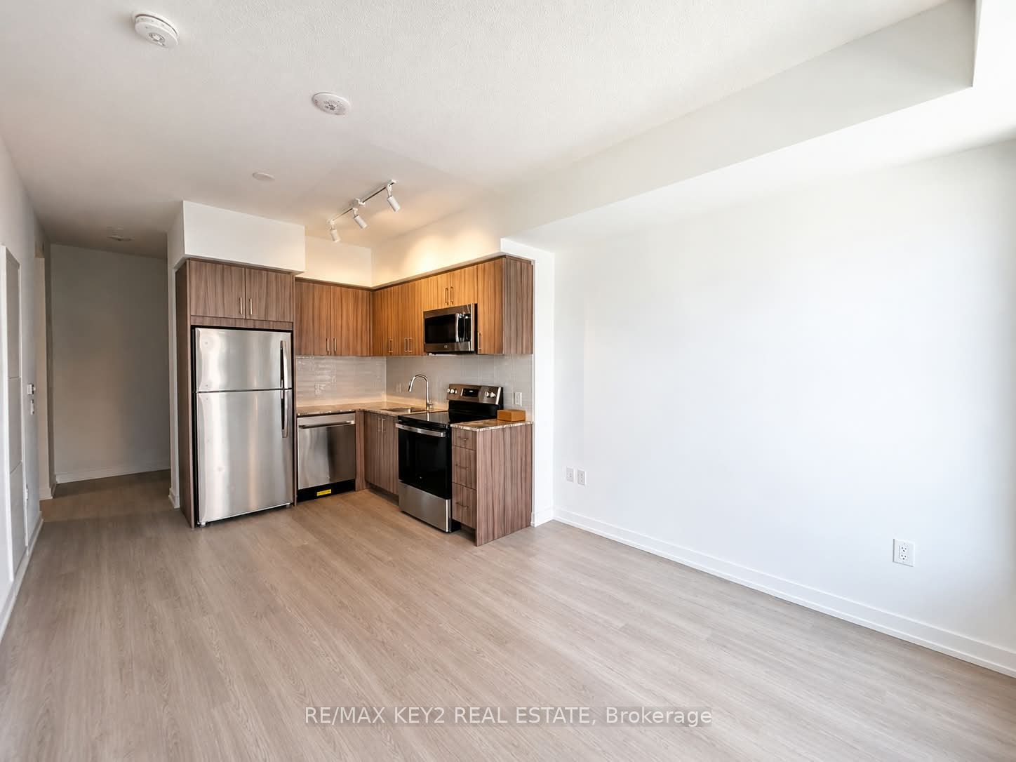 4010 Eglinton Avenue W 1712, Toronto, ON M9A 0G5 photo 3