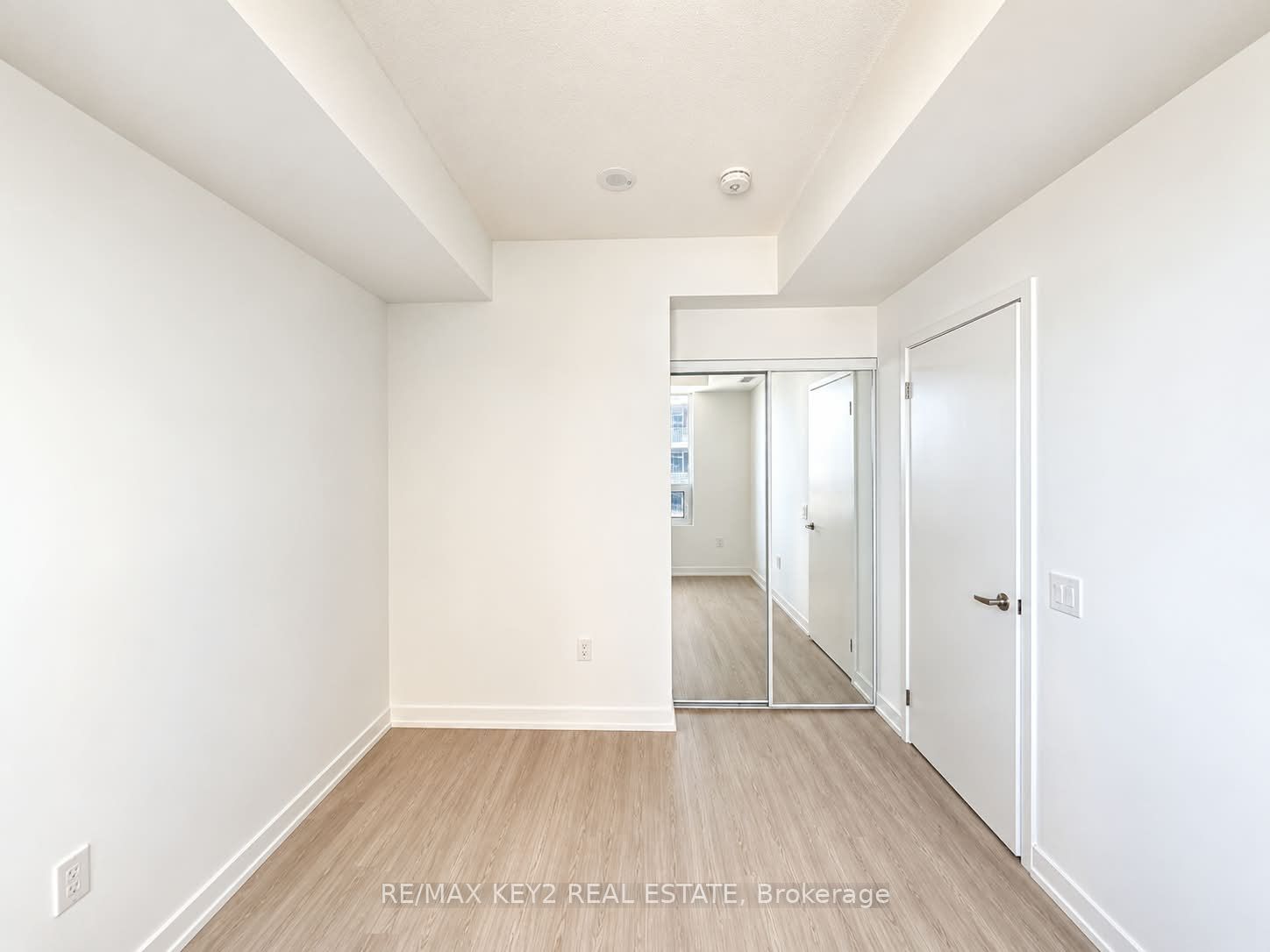 4010 Eglinton Avenue W 1712, Toronto, ON M9A 0G5 photo 4