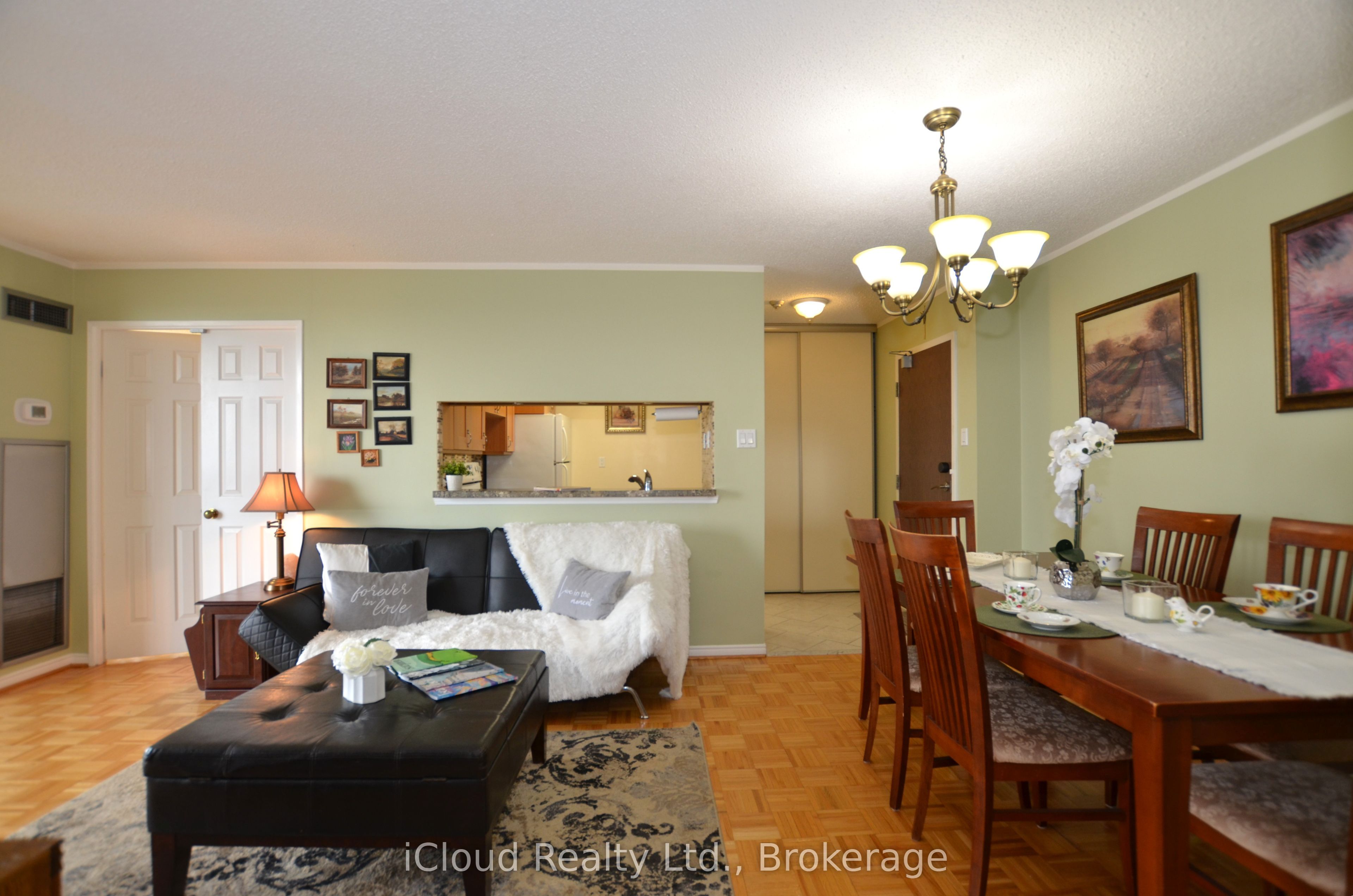 50 Kingsbridge Garden Circle 915, Mississauga, ON L5R 1Y2 photo 2