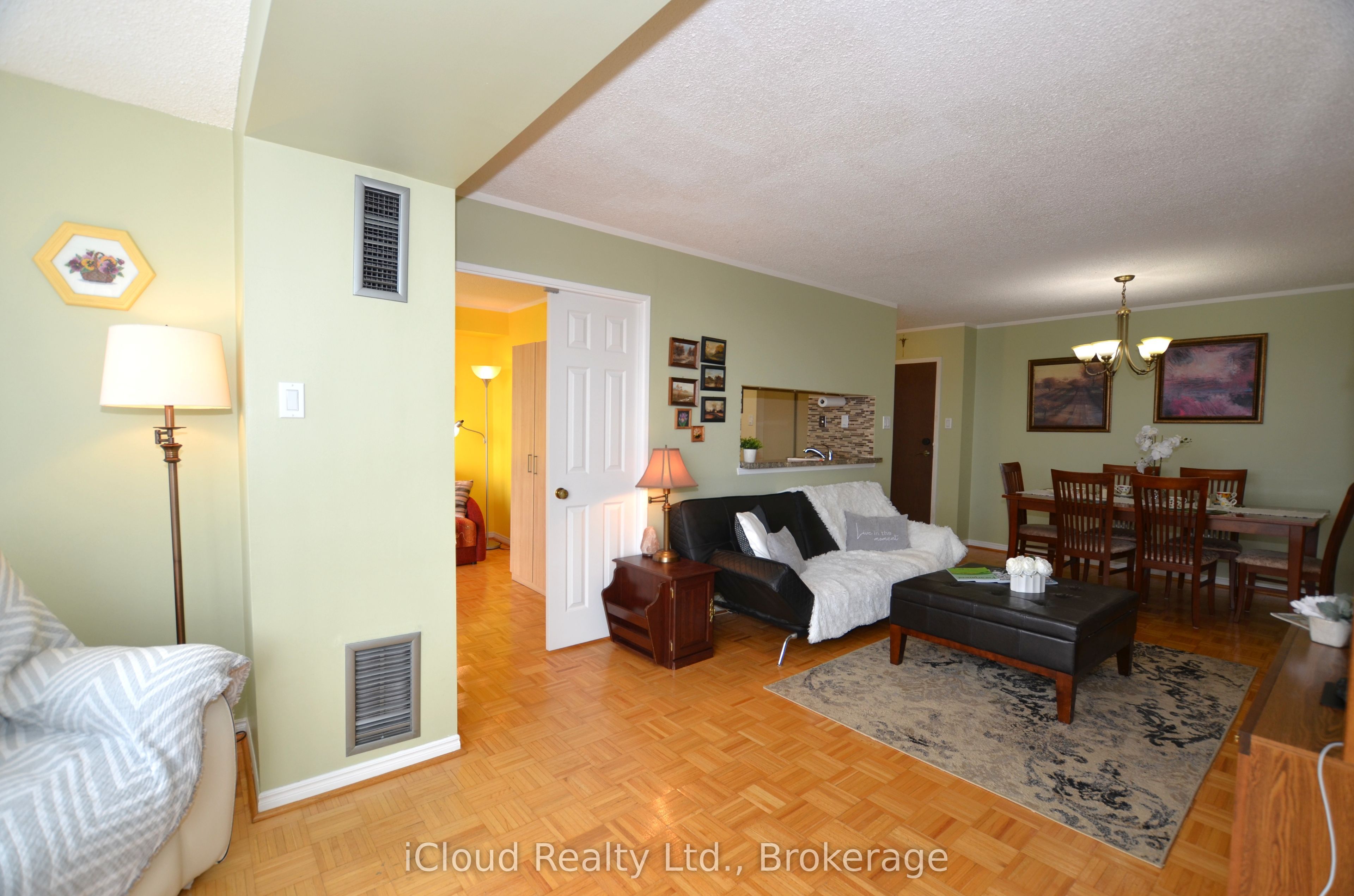 50 Kingsbridge Garden Circle 915, Mississauga, ON L5R 1Y2 photo 5