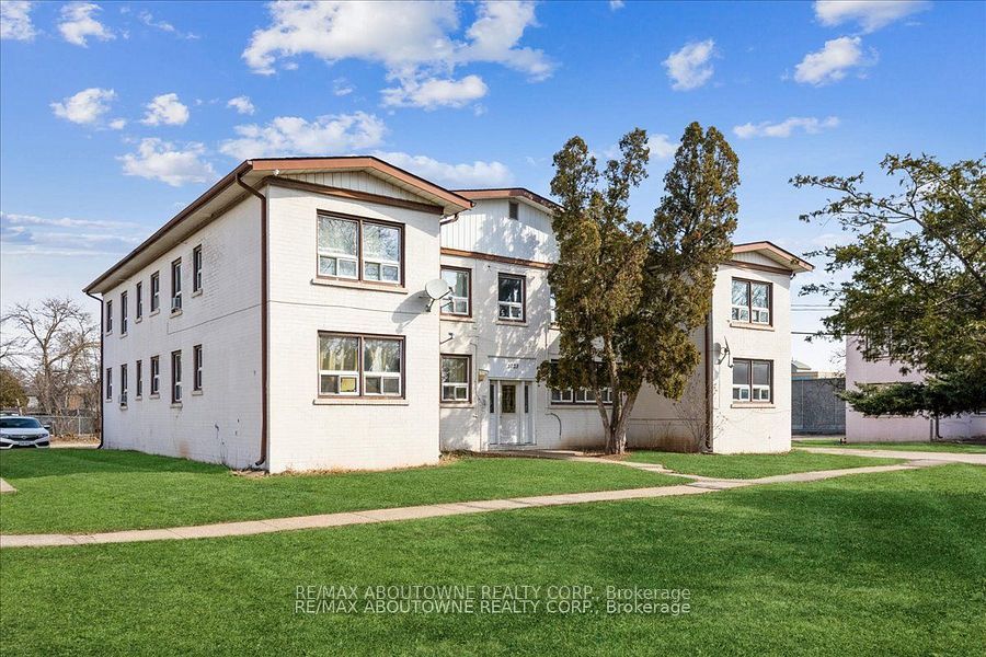 1031 Churchill Avenue E 7, Oakville, ON L6H 1A3