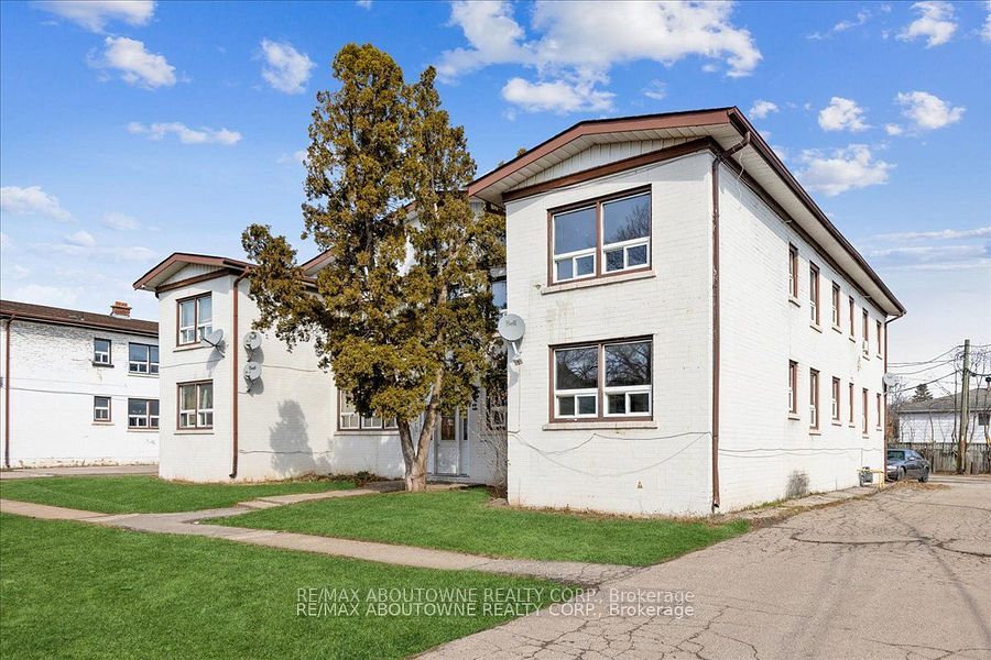 1031 Churchill Avenue E 7, Oakville, ON L6H 1A3 photo 2