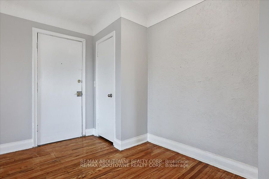 1031 Churchill Avenue E 7, Oakville, ON L6H 1A3 photo 3