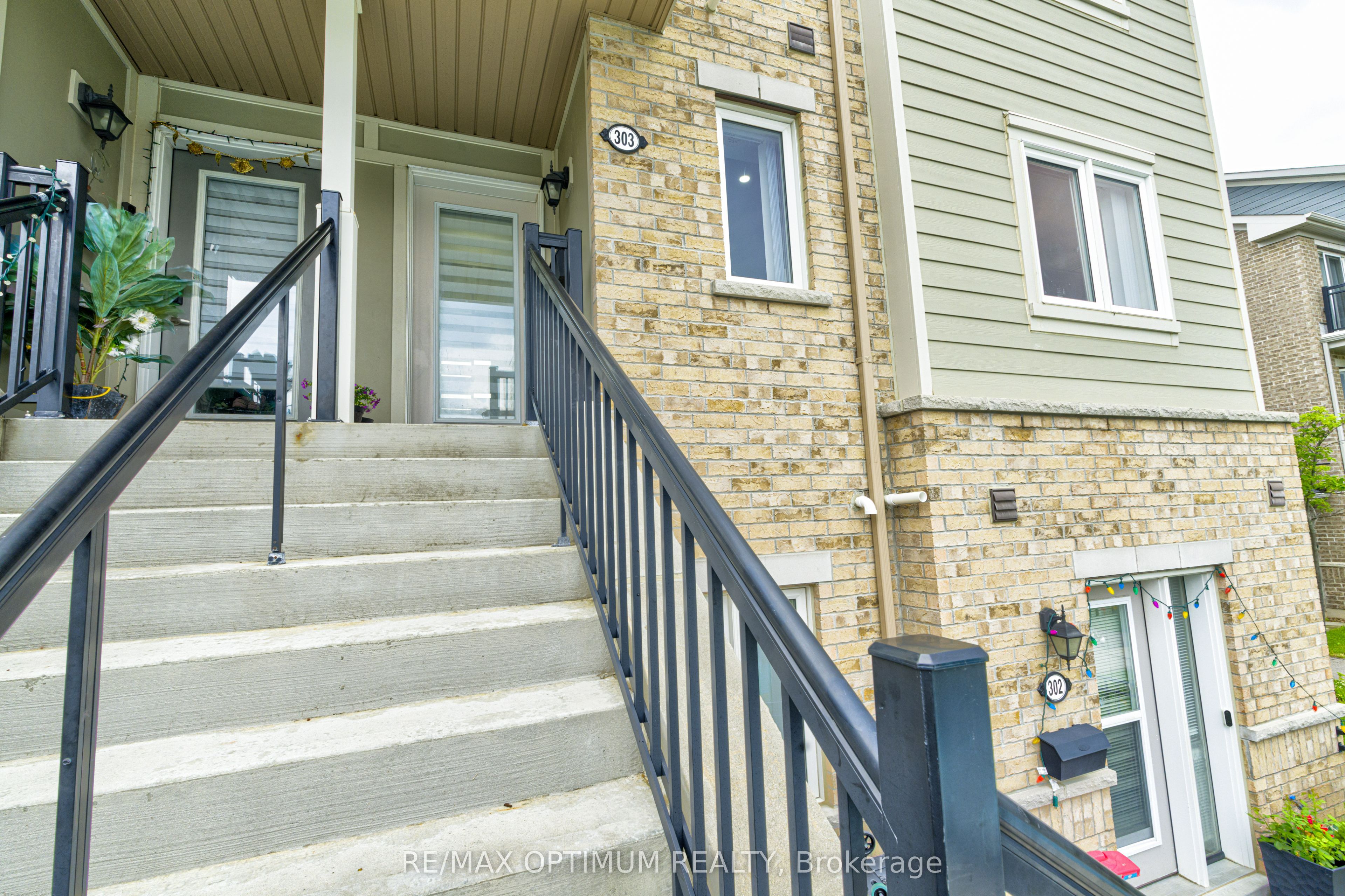 250 Sunny Meadow Boulevard 303, Brampton, ON L6R 3Y6 photo 2