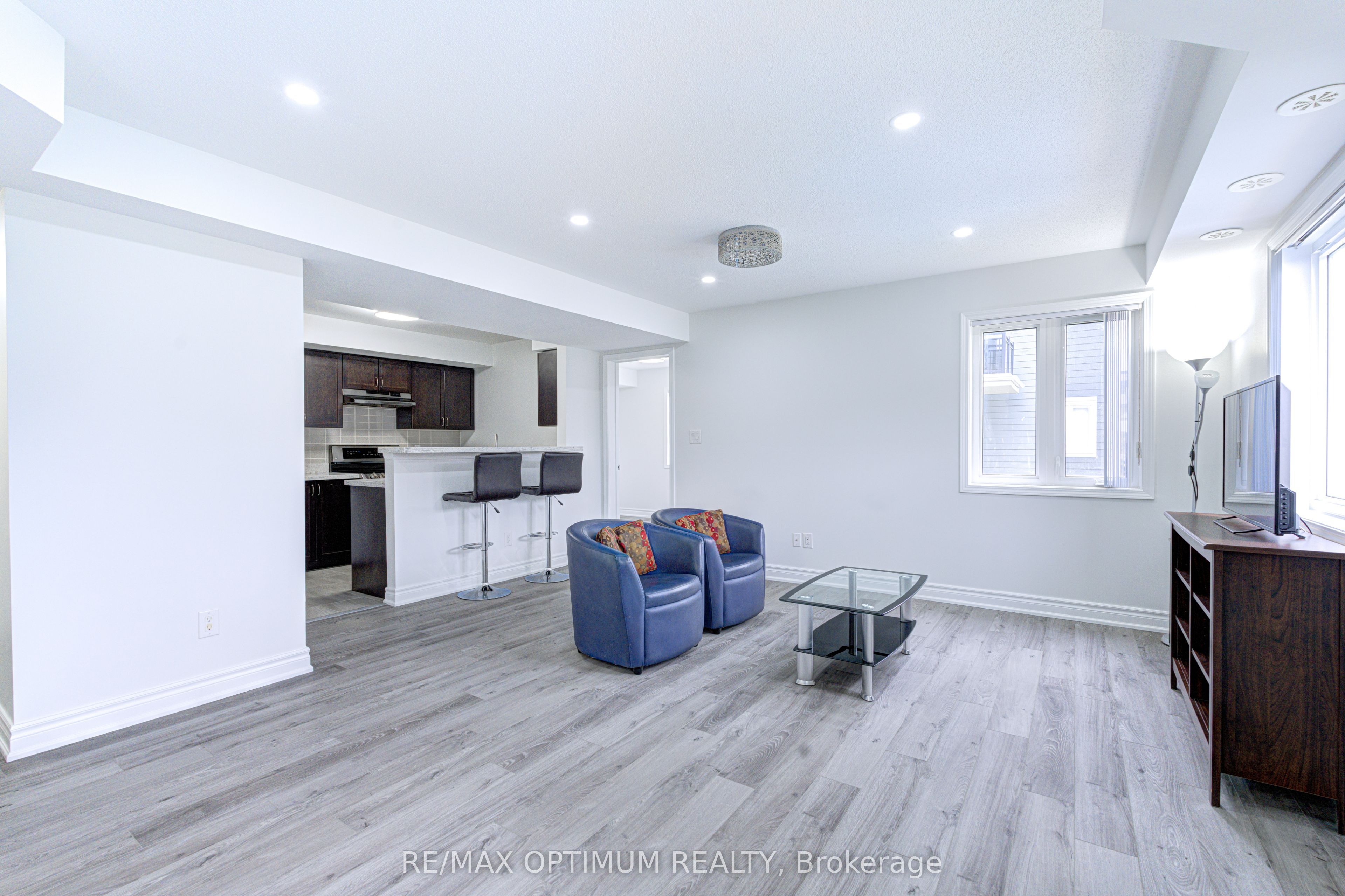 250 Sunny Meadow Boulevard 303, Brampton, ON L6R 3Y6 photo 3