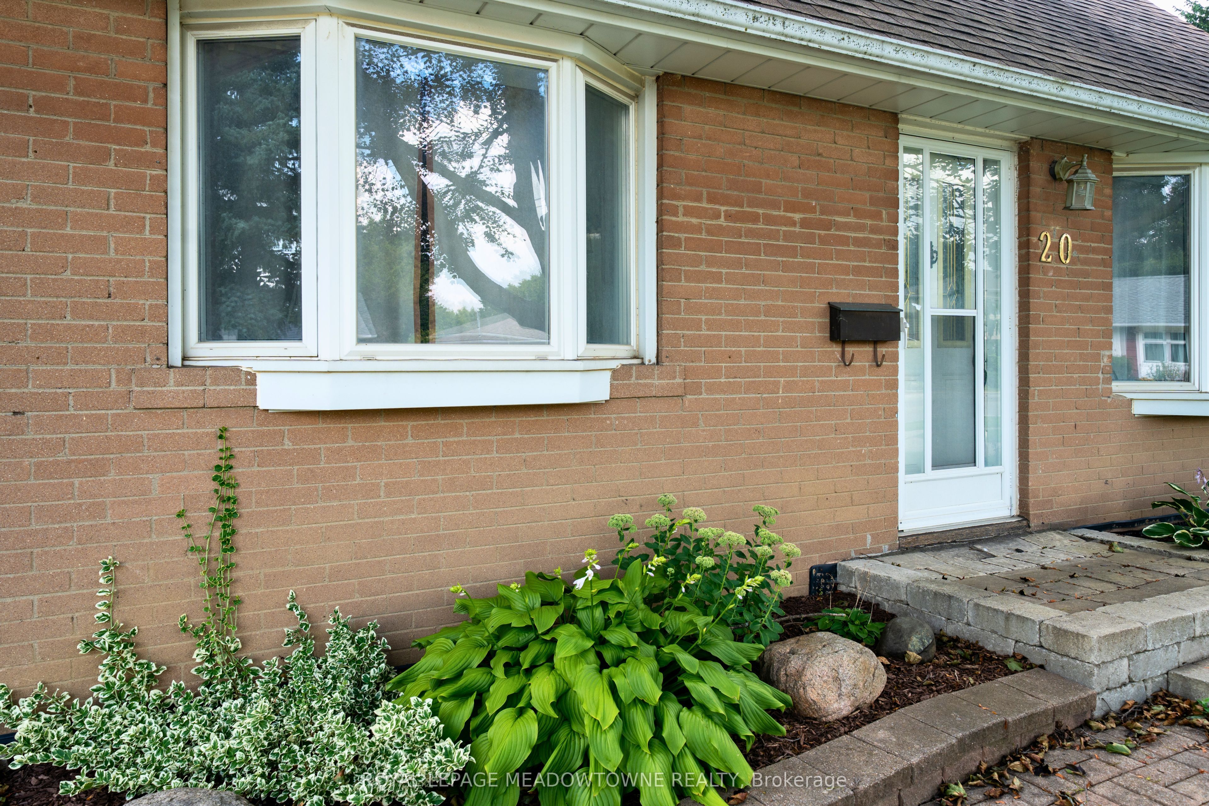 20 Delrex Boulevard, Halton Hills, ON L7G 3X7 photo 4