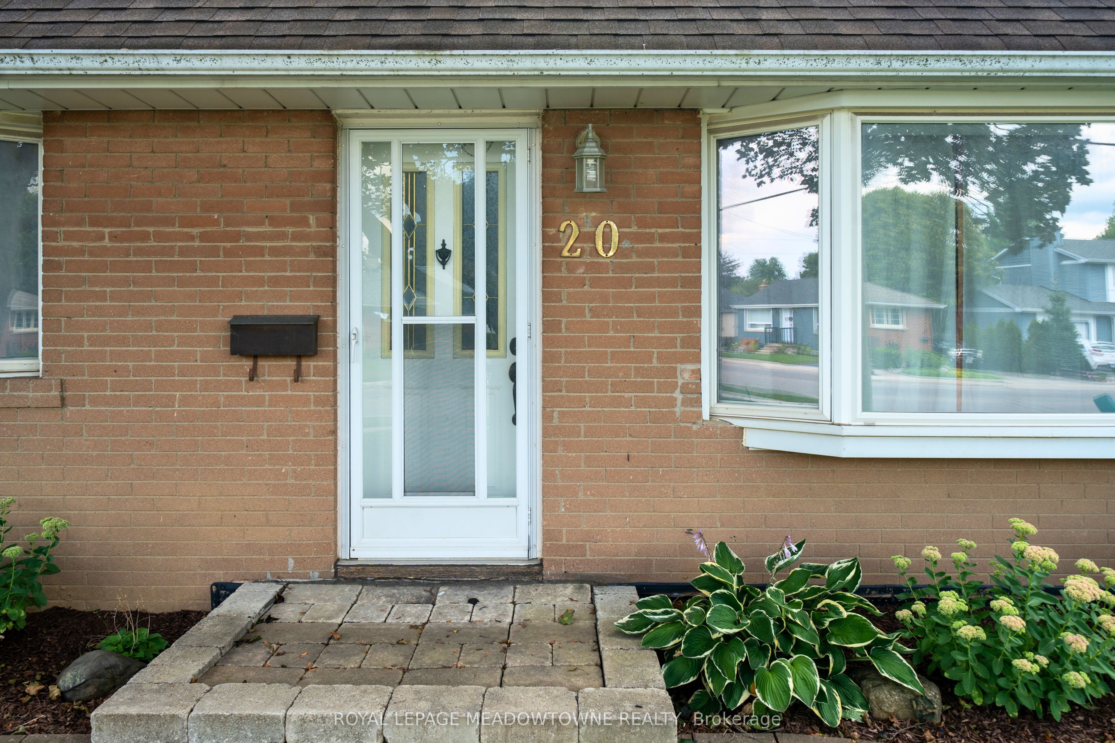20 Delrex Boulevard, Halton Hills, ON L7G 3X7 photo 5
