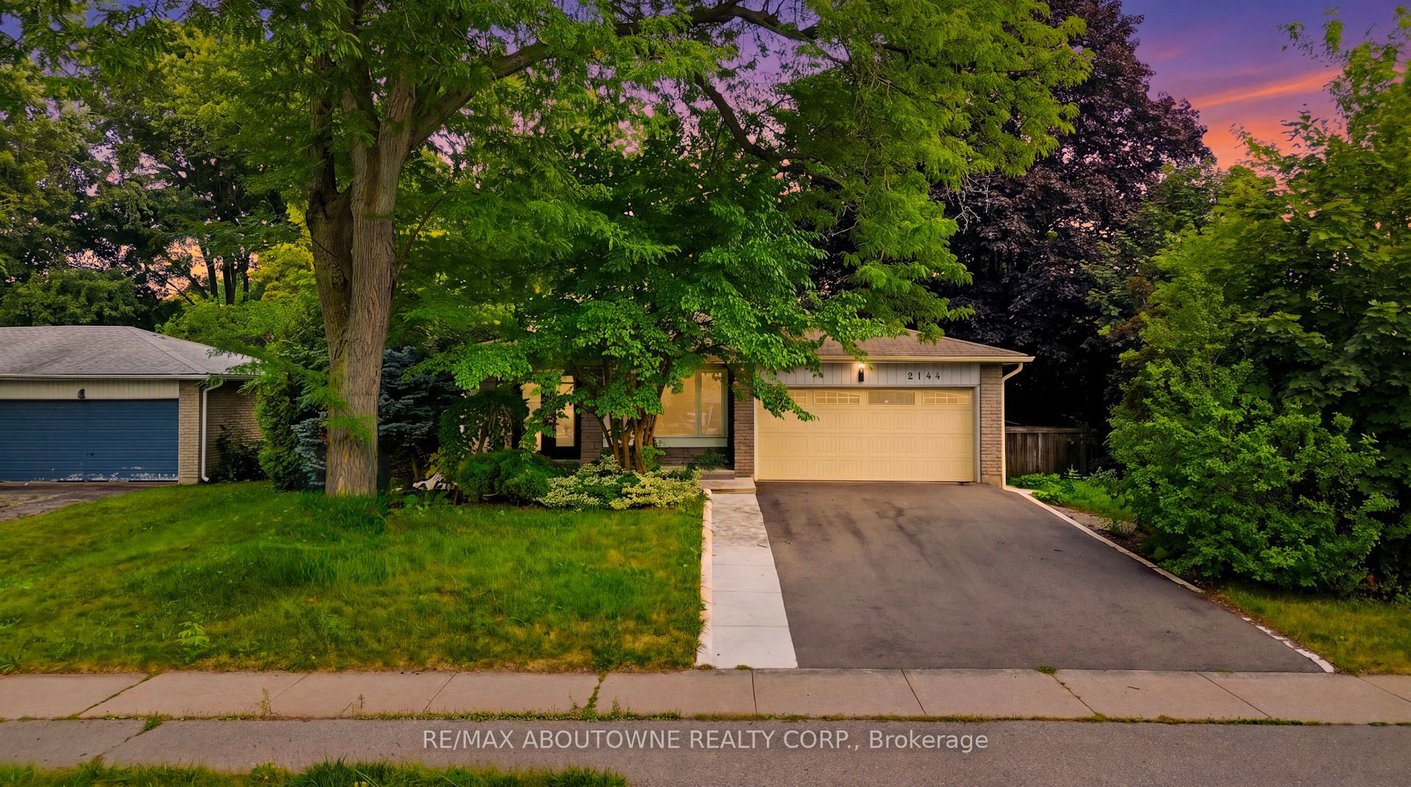 2144 Rebecca Street, Oakville, ON L6L 2A5 photo 2