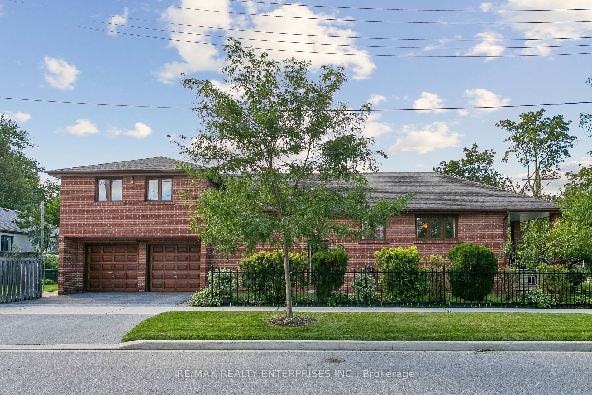 19 Coules Court, Toronto, ON M8W 2N8