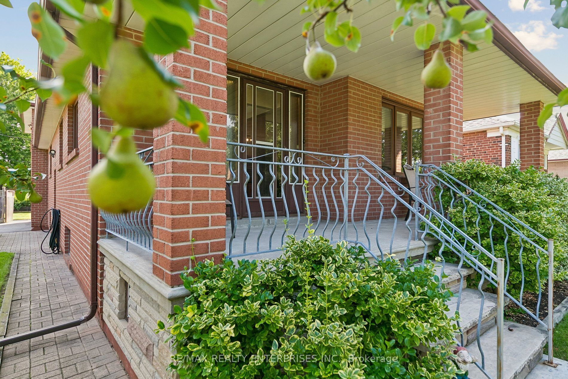 19 Coules Court, Toronto, ON M8W 2N8 photo 4