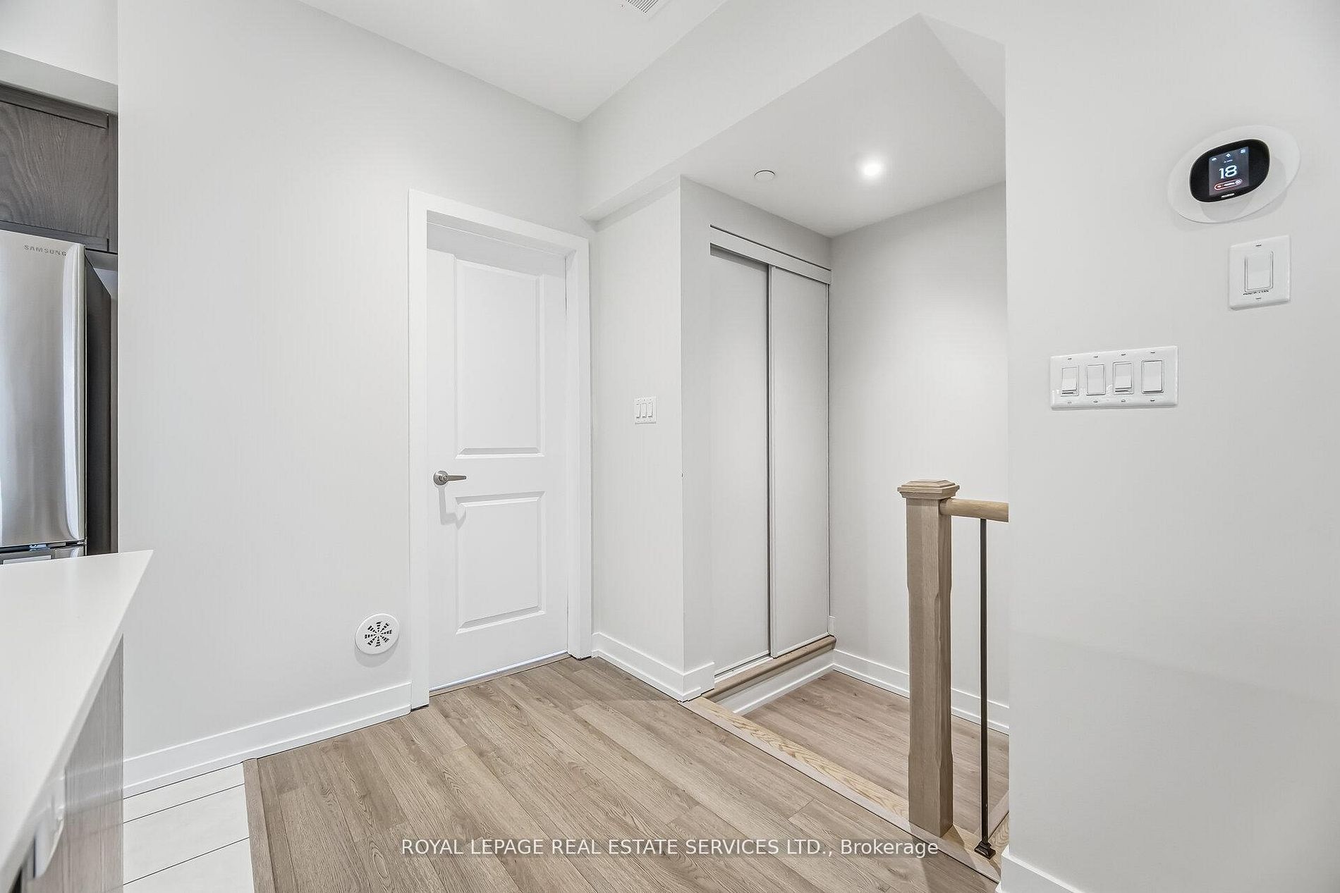 8 Drummond Street 402, Toronto, ON M8V 1Y8 photo 3