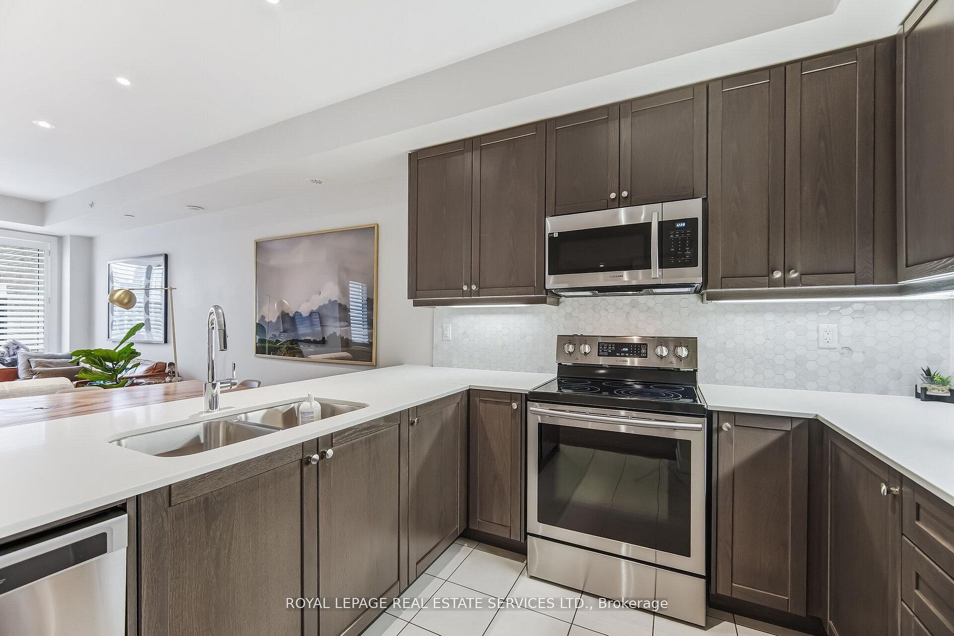 8 Drummond Street 402, Toronto, ON M8V 1Y8 photo 5