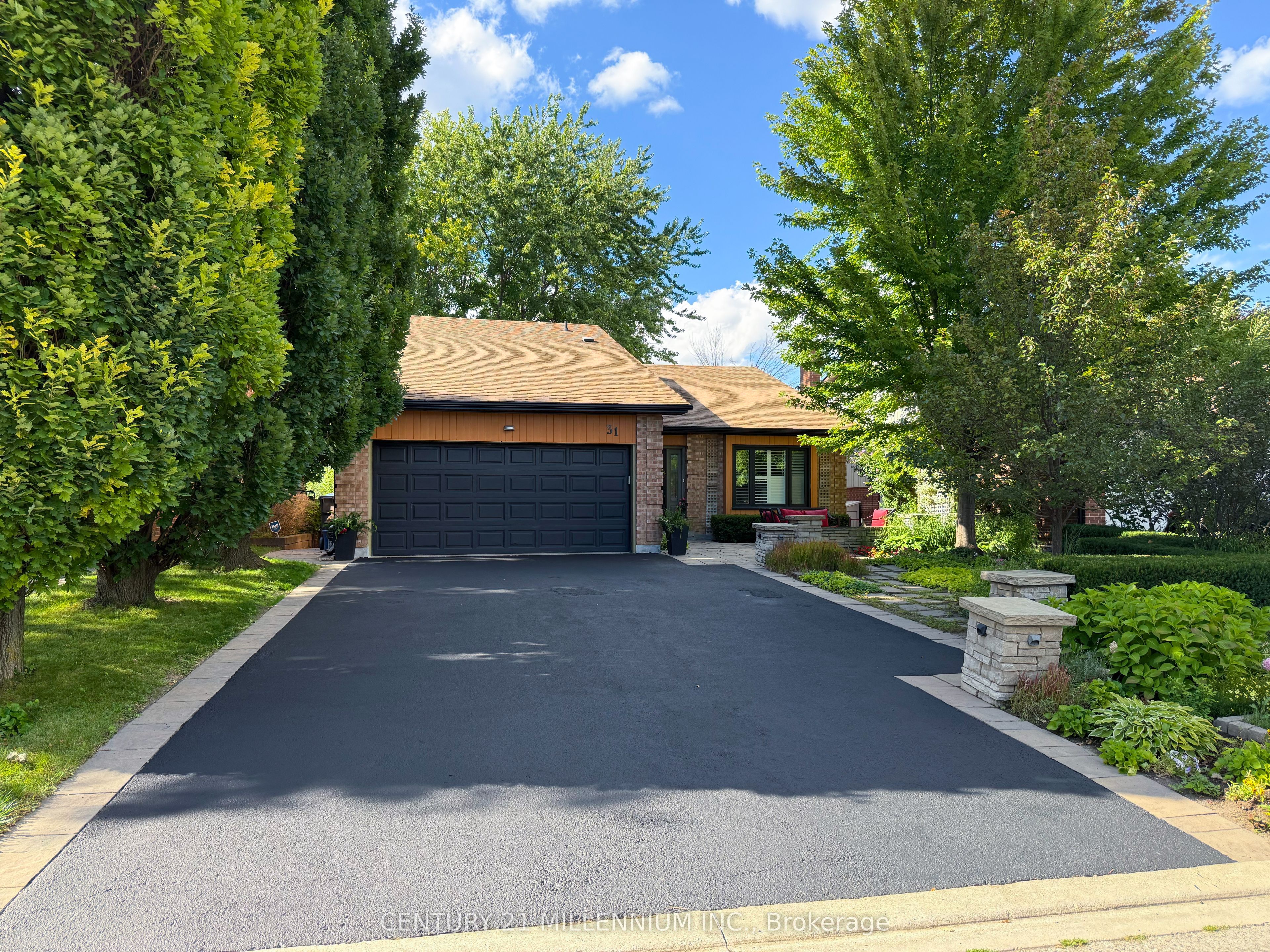 31 Mansfield Street, Brampton, ON L6S 2X8