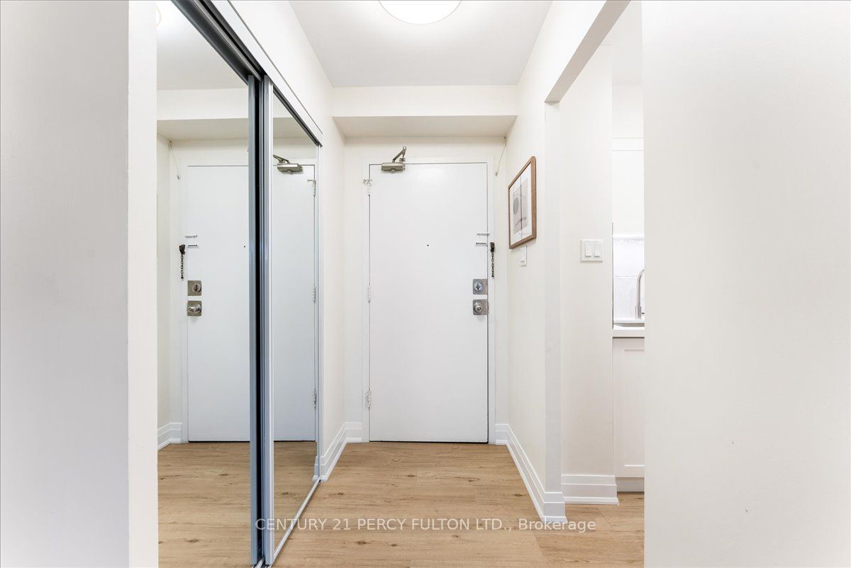 15 London Green Court 705, Toronto, ON M3N 1K4 photo 3