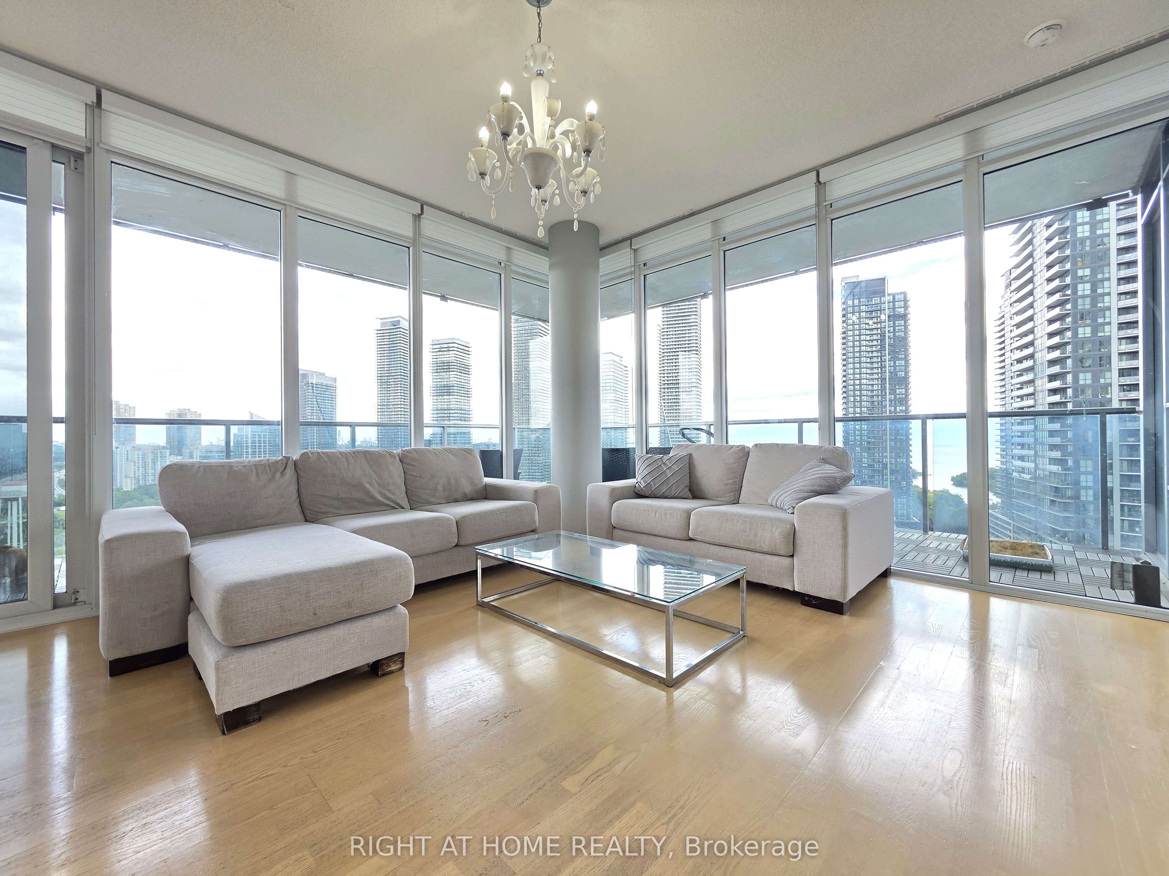 90 Park Lawn Road 2108, Toronto, ON M8Y 0B6