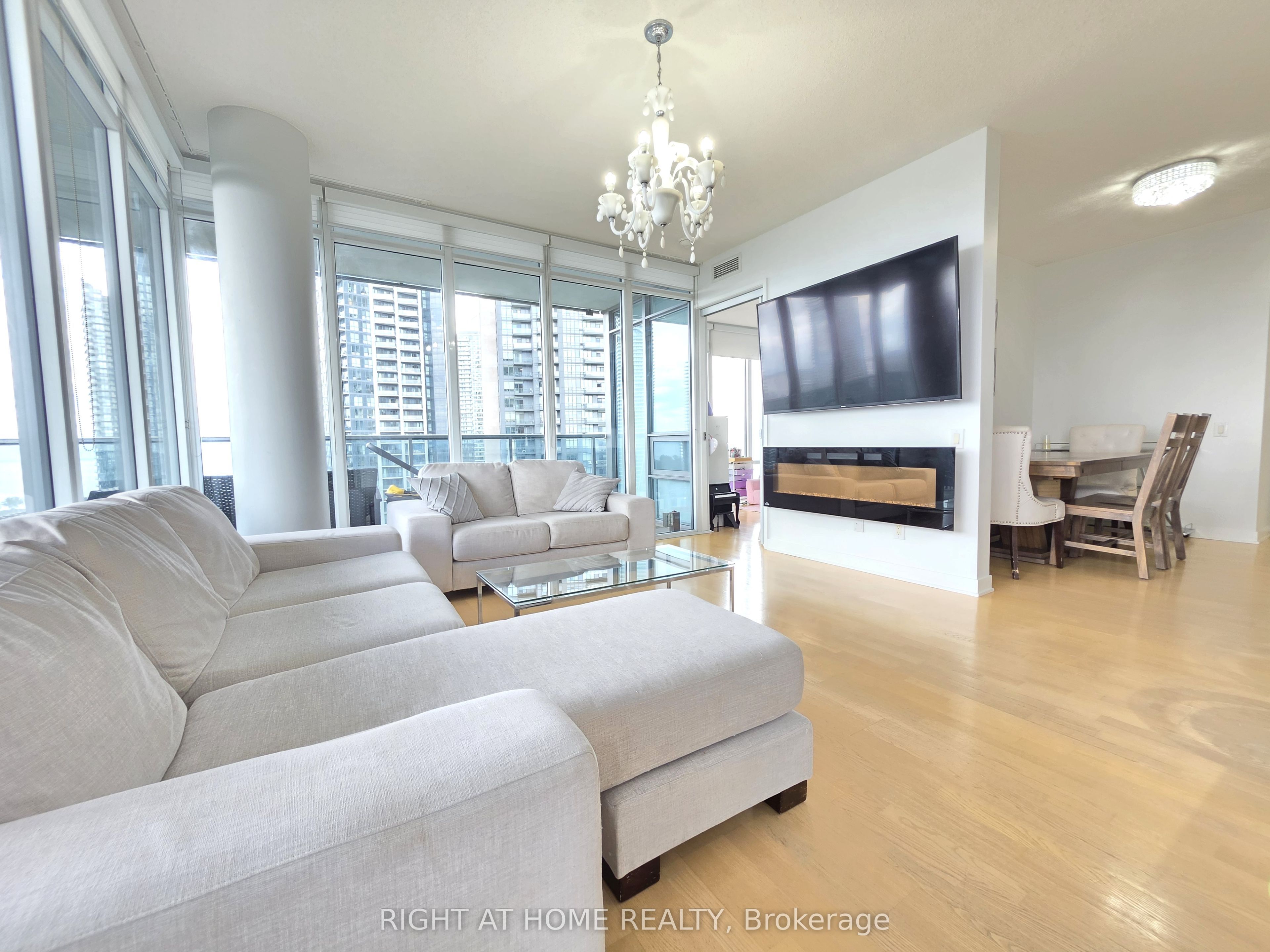 90 Park Lawn Road 2108, Toronto, ON M8Y 0B6 photo 4