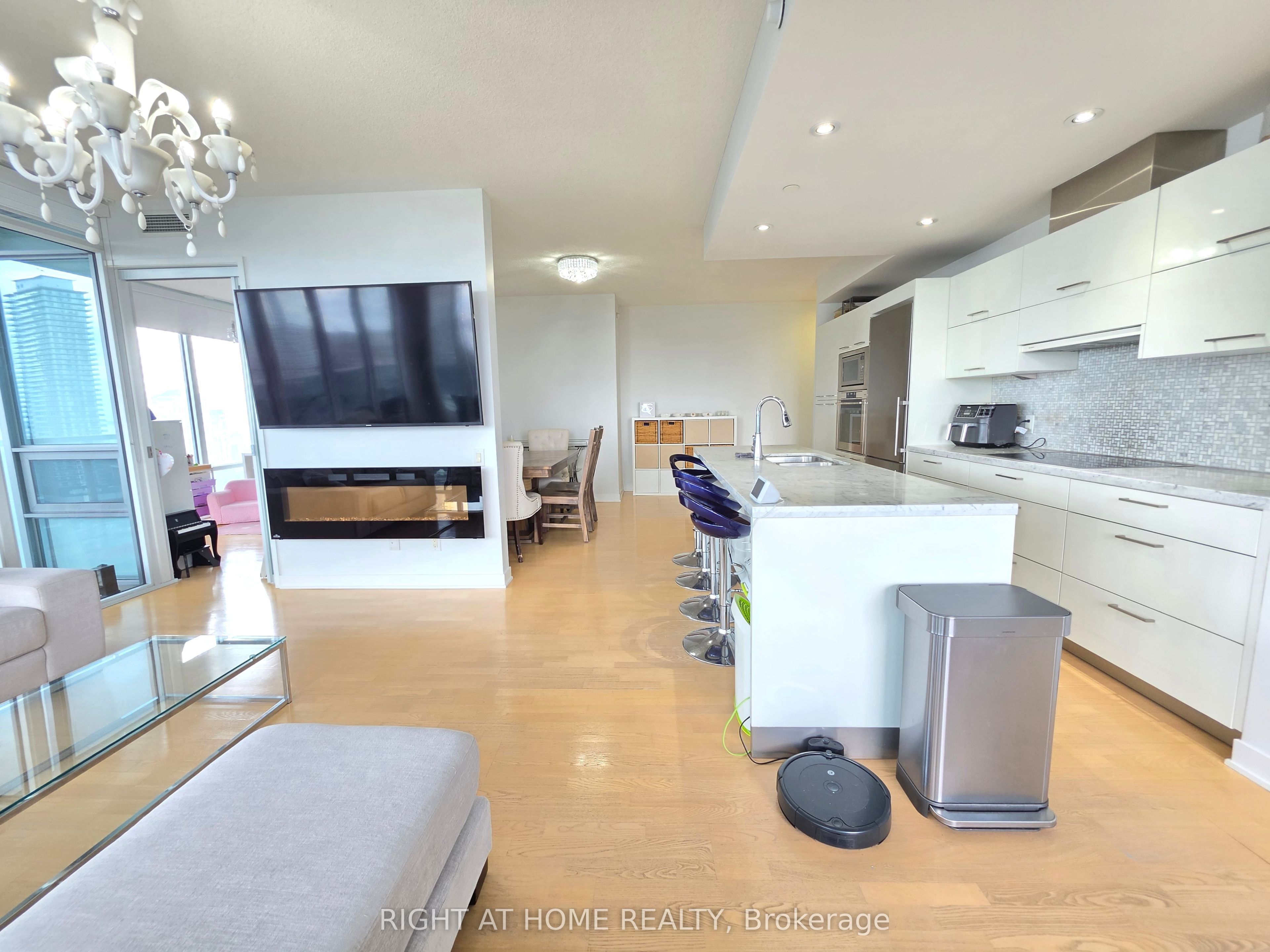 90 Park Lawn Road 2108, Toronto, ON M8Y 0B6 photo 5