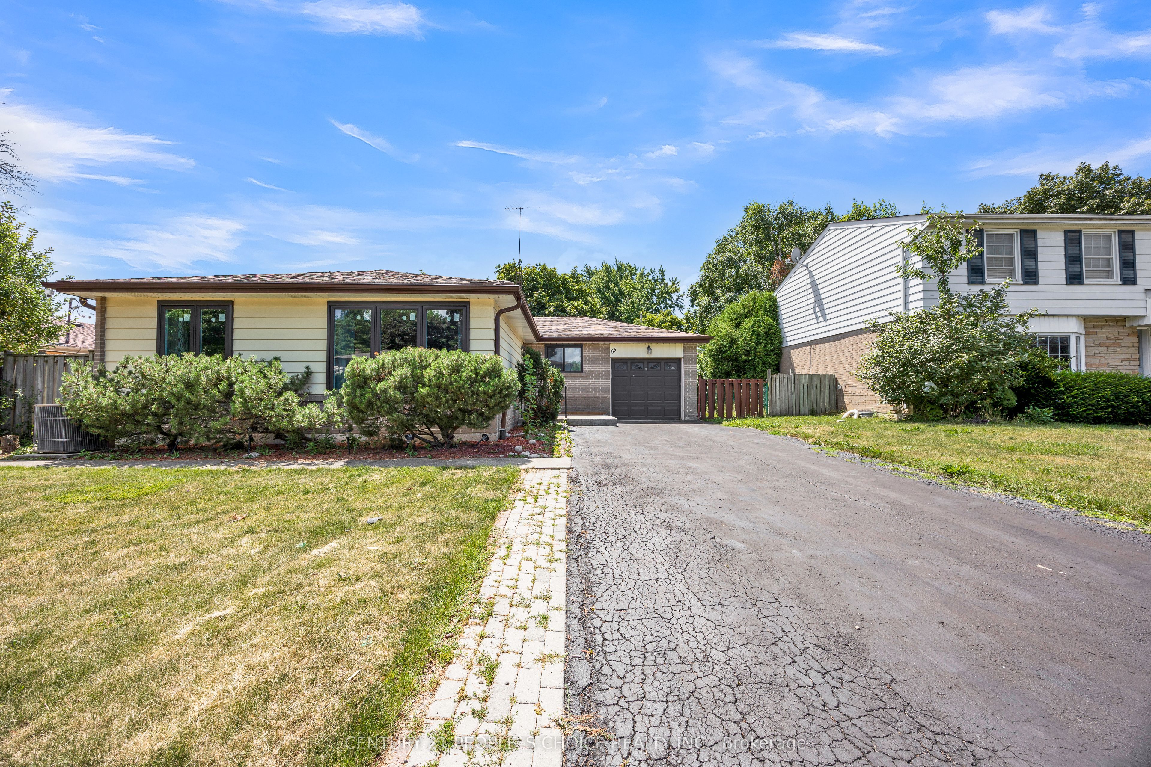 53 Brookland Drive W, Brampton, ON L6T 2M7 photo 2