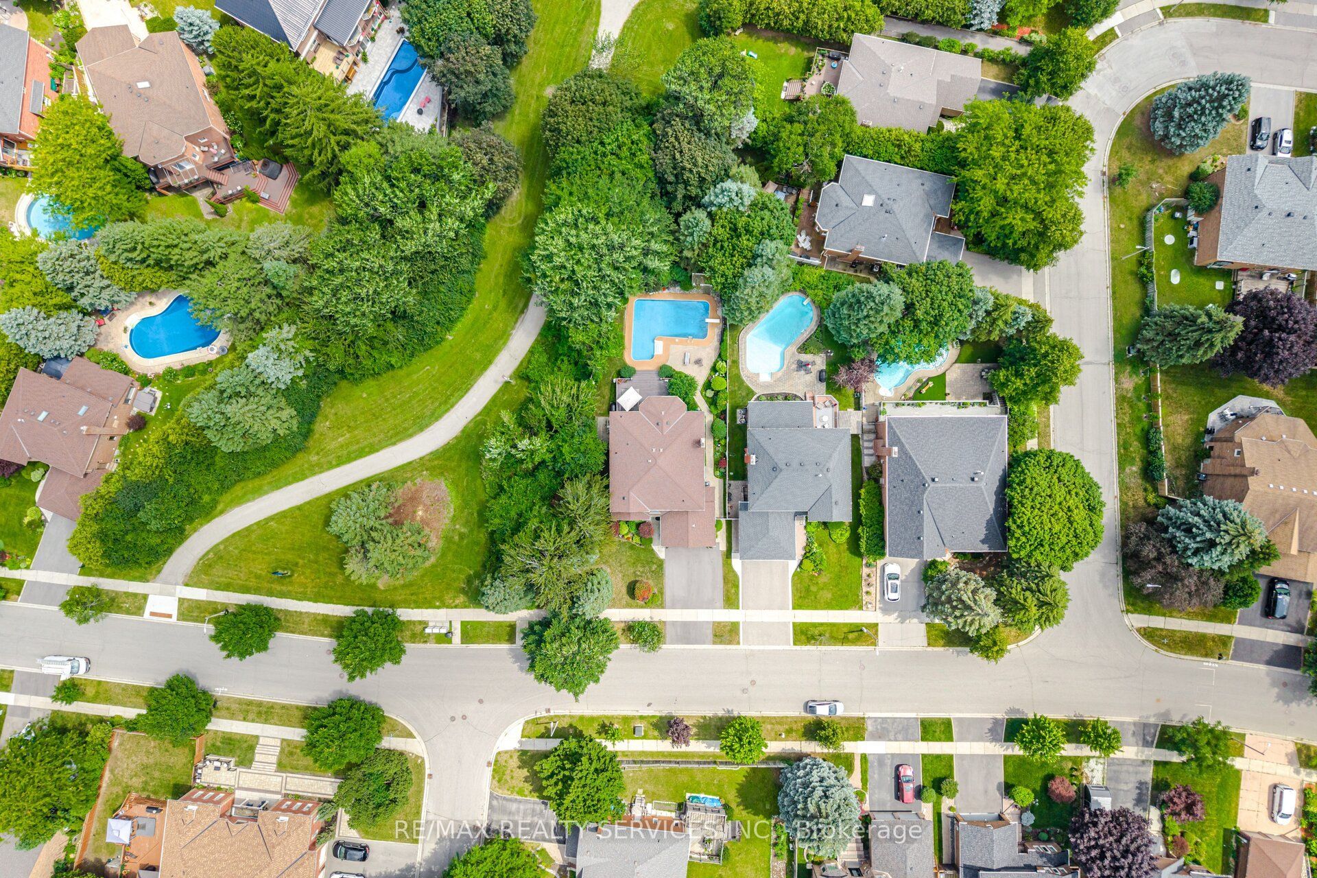 29 Christie Drive, Brampton, ON L6Z 3J5 photo 2