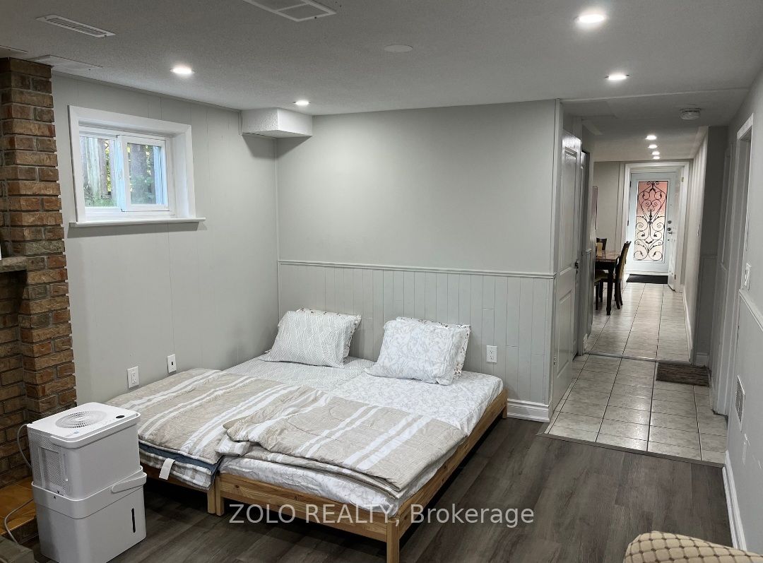 3402 Frobex Court, Mississauga, ON L5C 2B5 photo 4