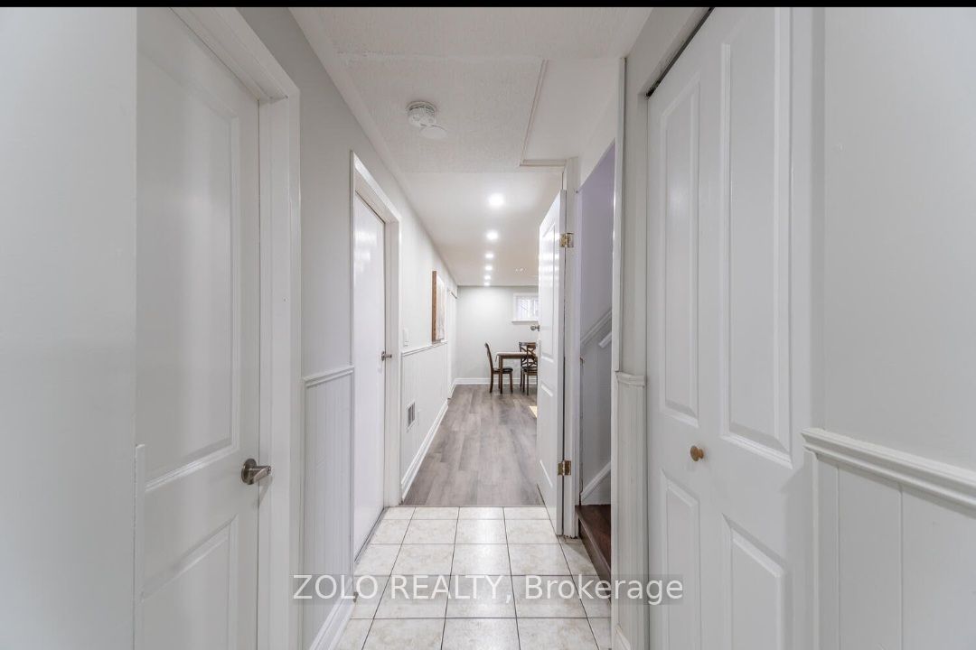 3402 Frobex Court, Mississauga, ON L5C 2B5 photo 5