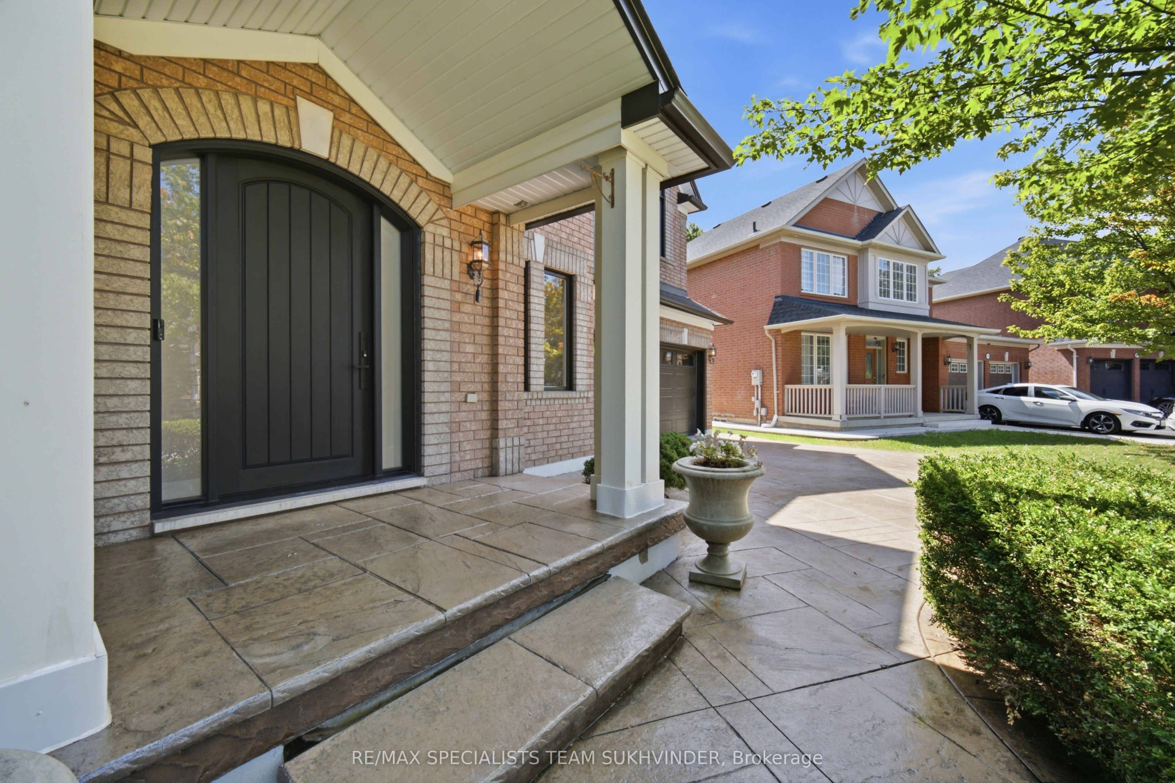 31 Linstock Drive, Brampton, ON L6P 1E2 photo 3
