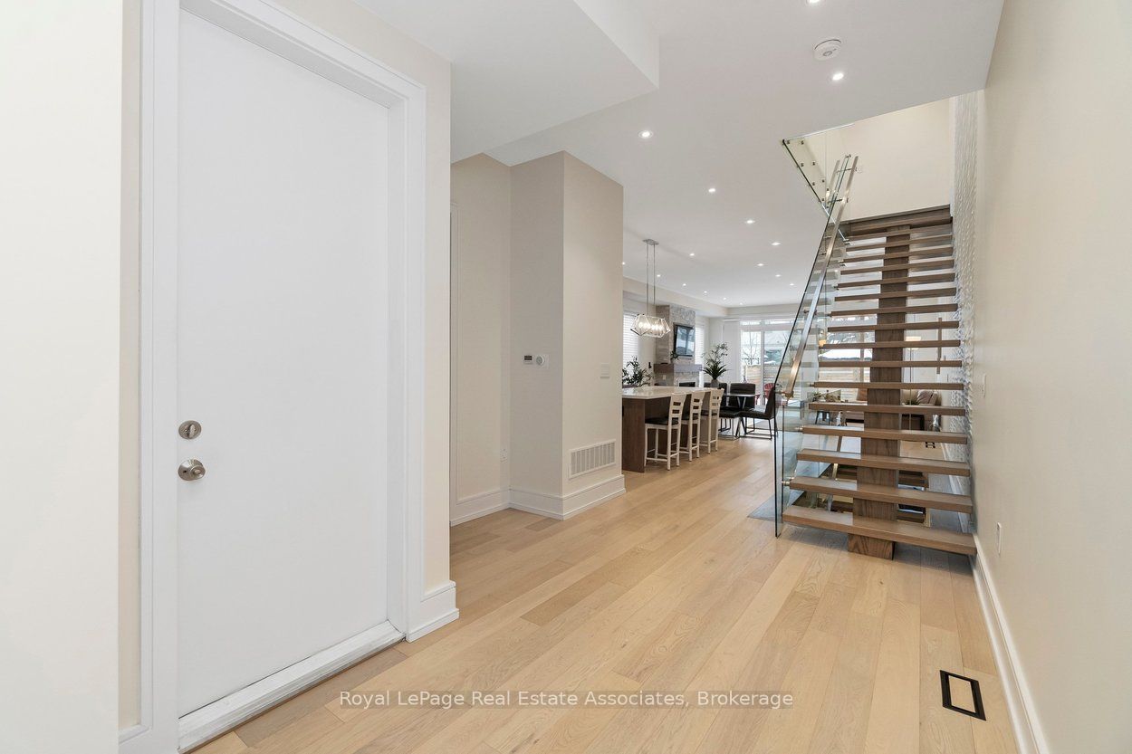 63 Troy Street, Mississauga, ON L5G 1S6 photo 3