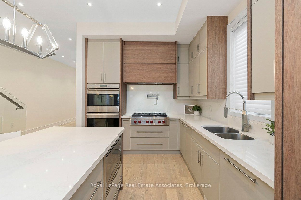 63 Troy Street, Mississauga, ON L5G 1S6 photo 5