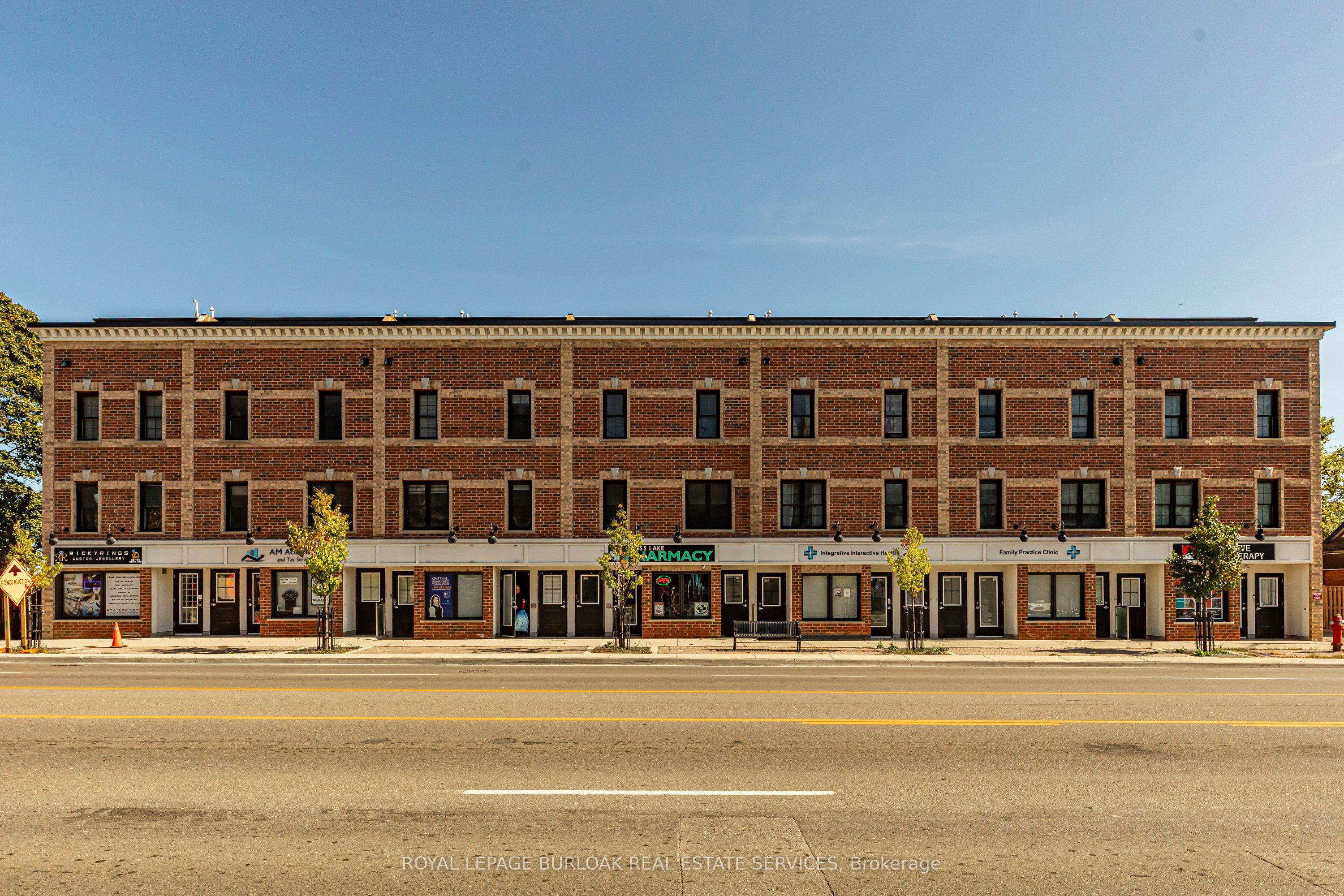 760 Lakeshore Road E 207, Mississauga, ON L5E 1C7 photo 3