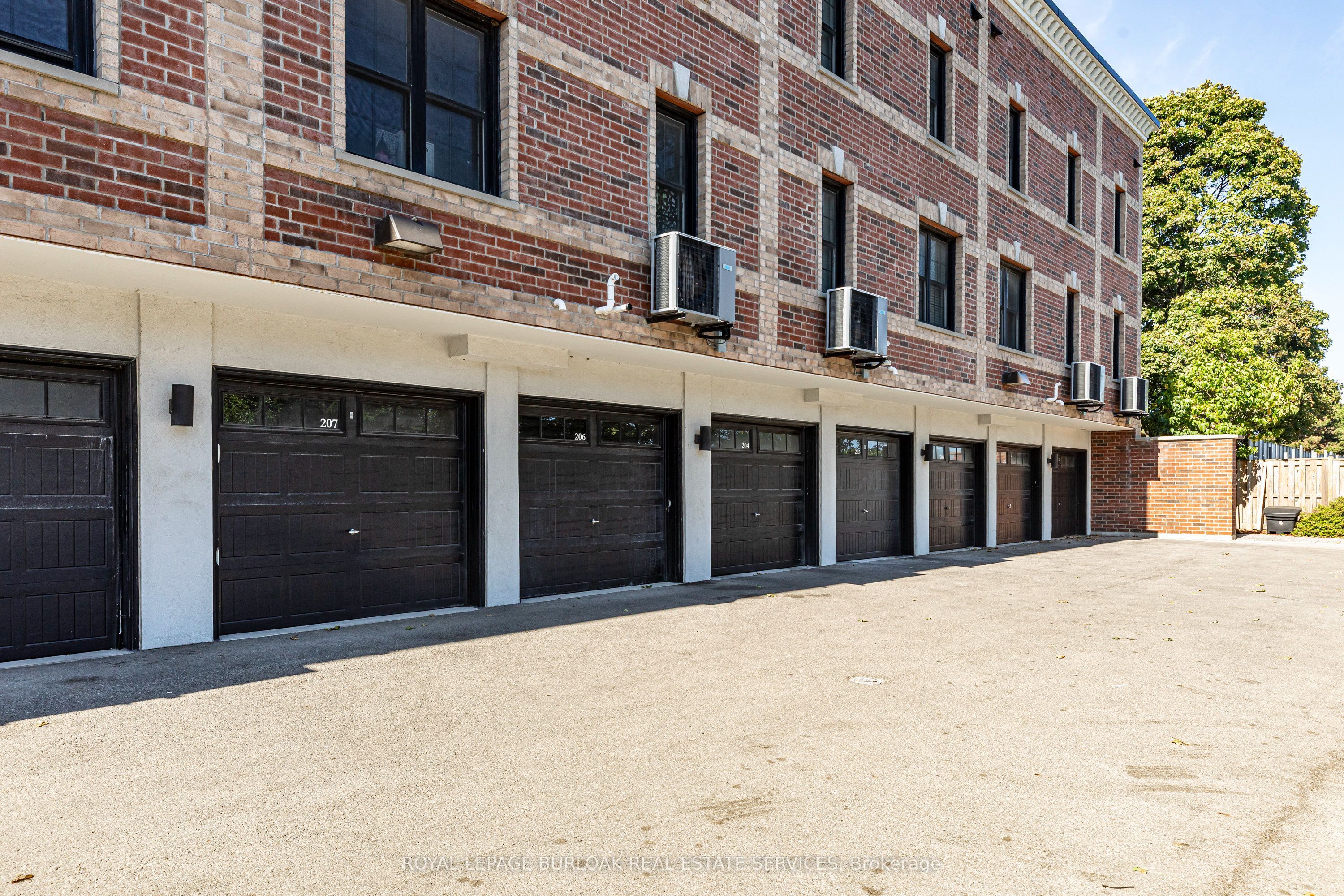 760 Lakeshore Road E 207, Mississauga, ON L5E 1C7 photo 5