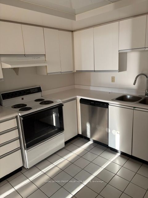 4470 Tucana Court 2102, Mississauga, ON L5R 3K8 photo 2