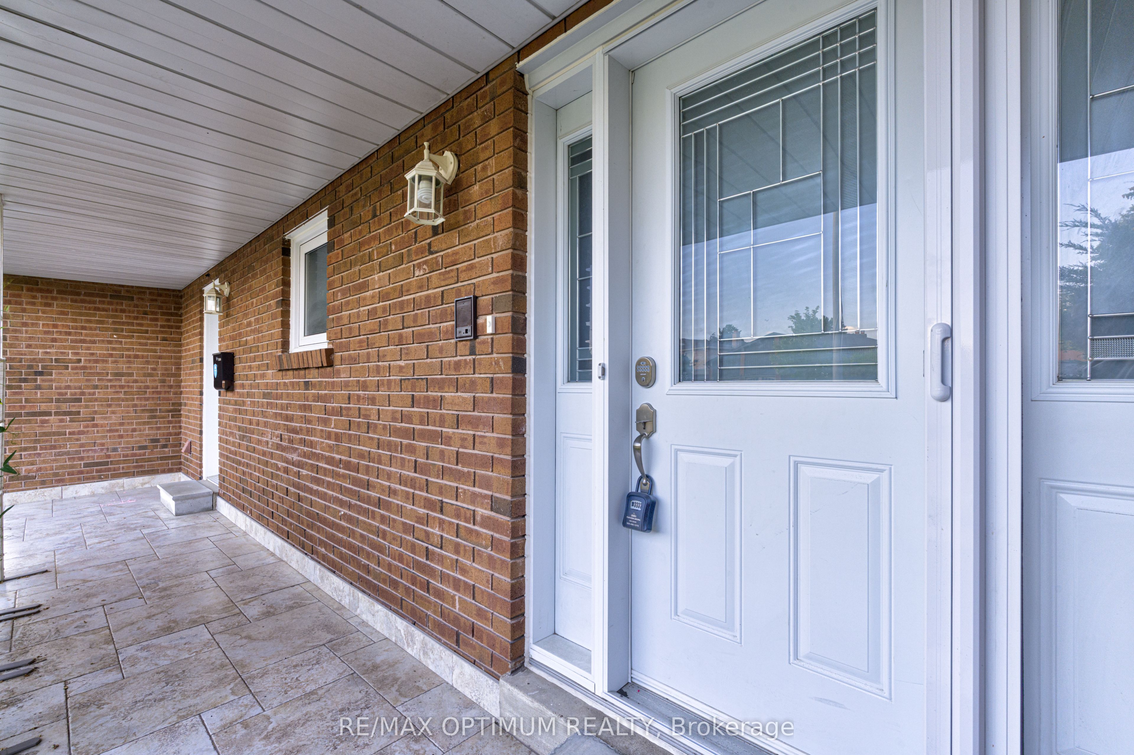 2498 Privet Crescent, Mississauga, ON L5B 2S4 photo 3