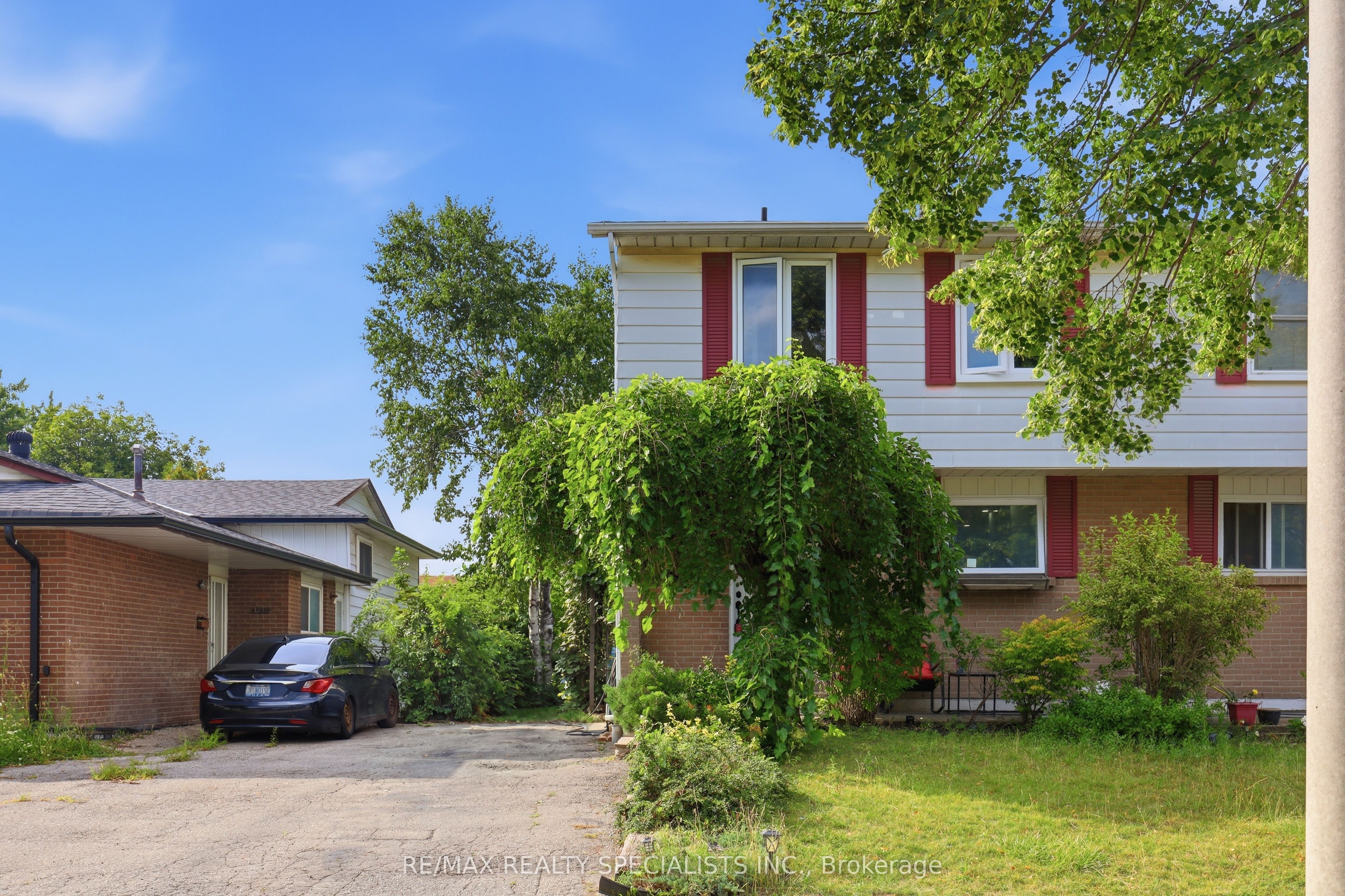 7259 Sills Road, Mississauga, ON L4T 2K2 photo 2