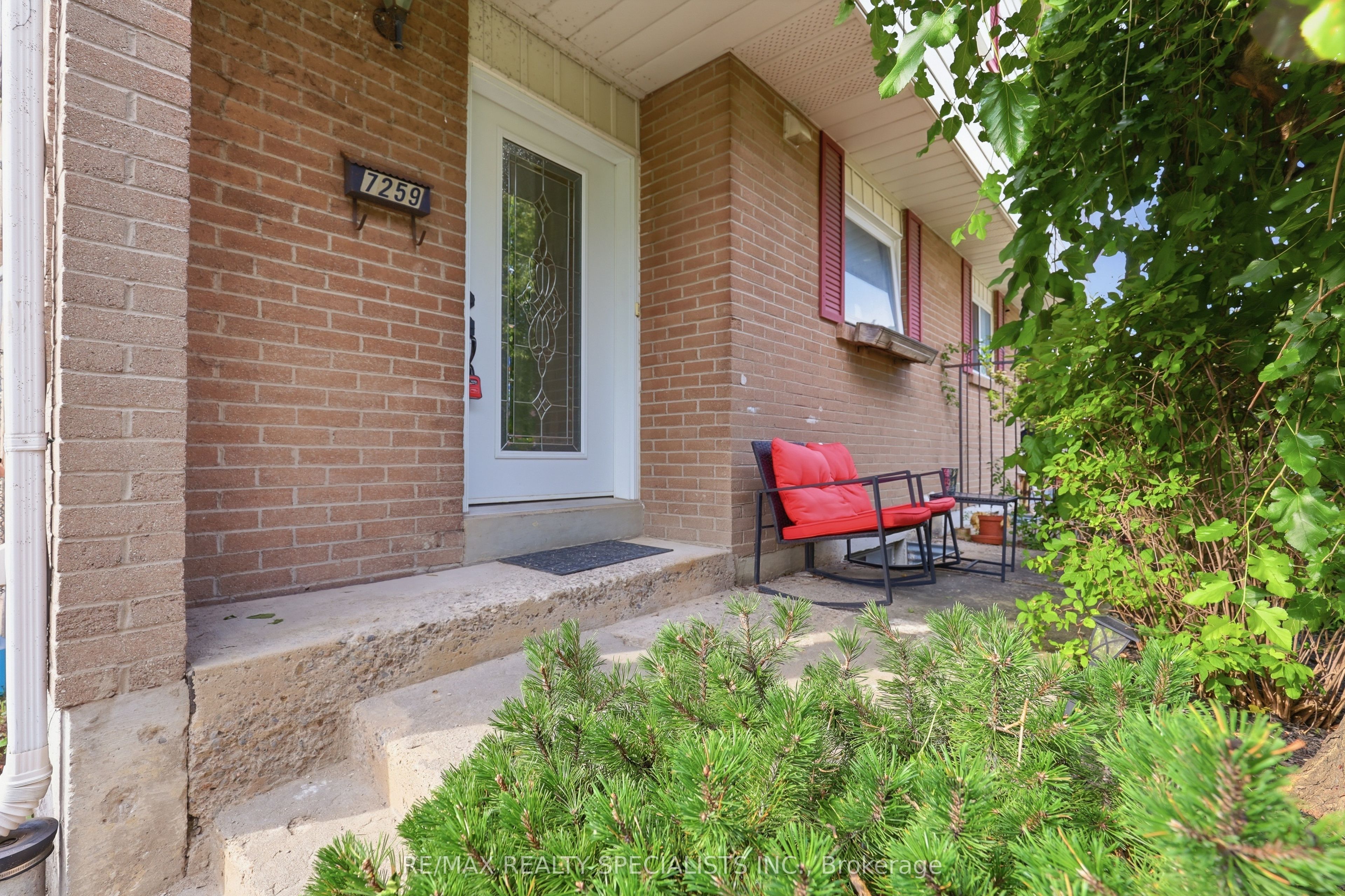 7259 Sills Road, Mississauga, ON L4T 2K2 photo 3