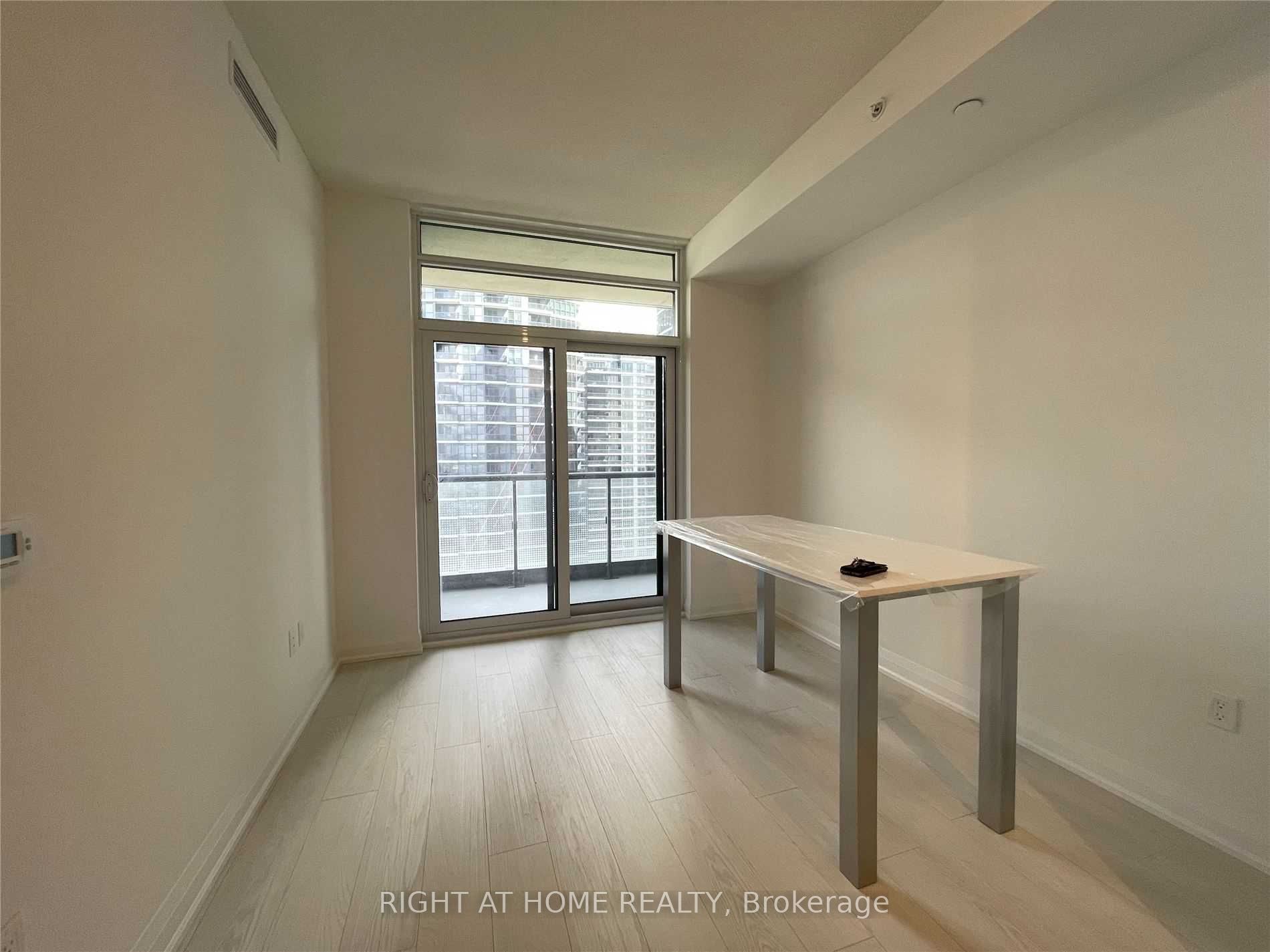 30 Gibbs Road 3003, Toronto, ON M9B 6L6 photo 4