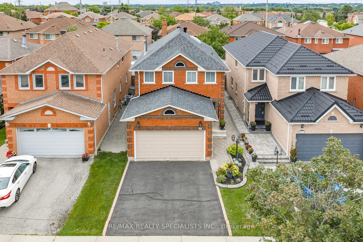 4464 Weeping Willow Drive, Mississauga, ON L5V 1K3 photo 2
