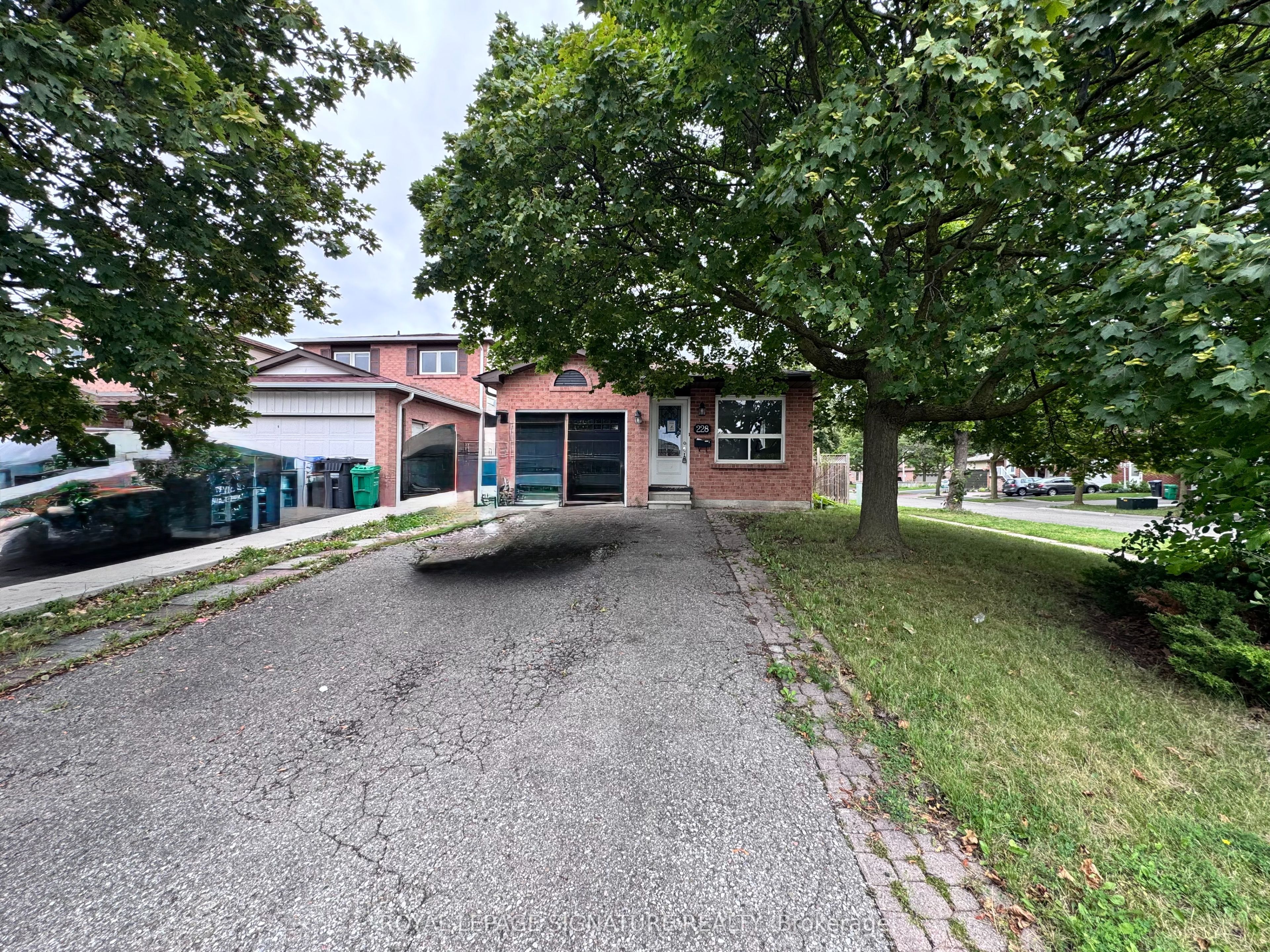 228 Martindale Crescent, Brampton, ON L6X 2V2